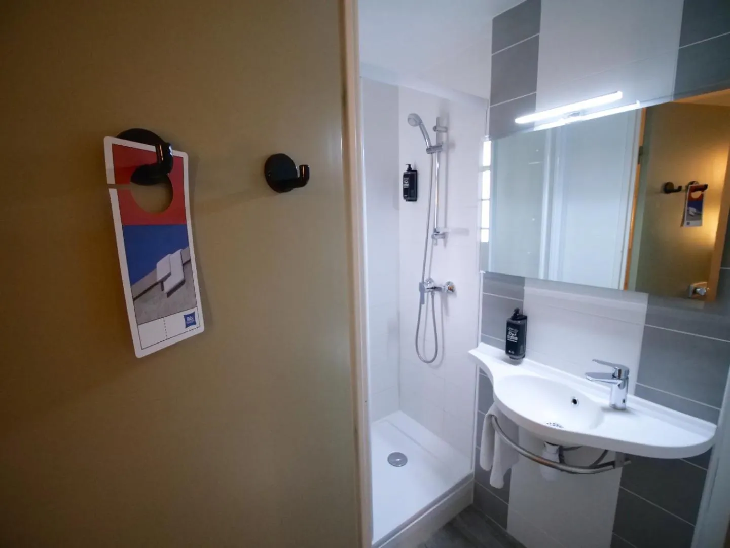 Bathroom in ibis budget Blois Centre