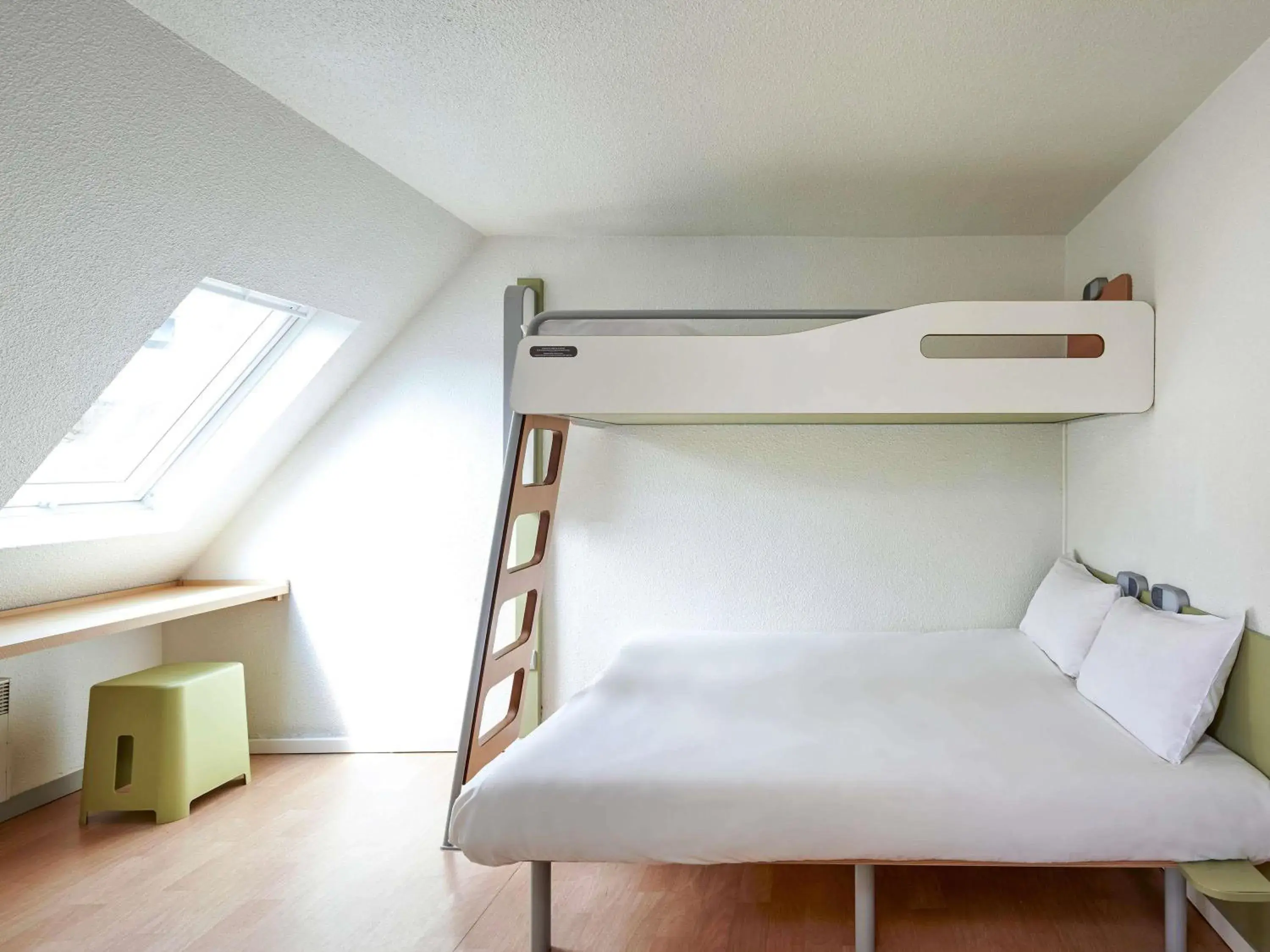 Triple Room with One Double and One Bunk Bed in ibis budget Blois Centre Triple Room with One Double and One Bunk Bed in ibis budget Blois Centre