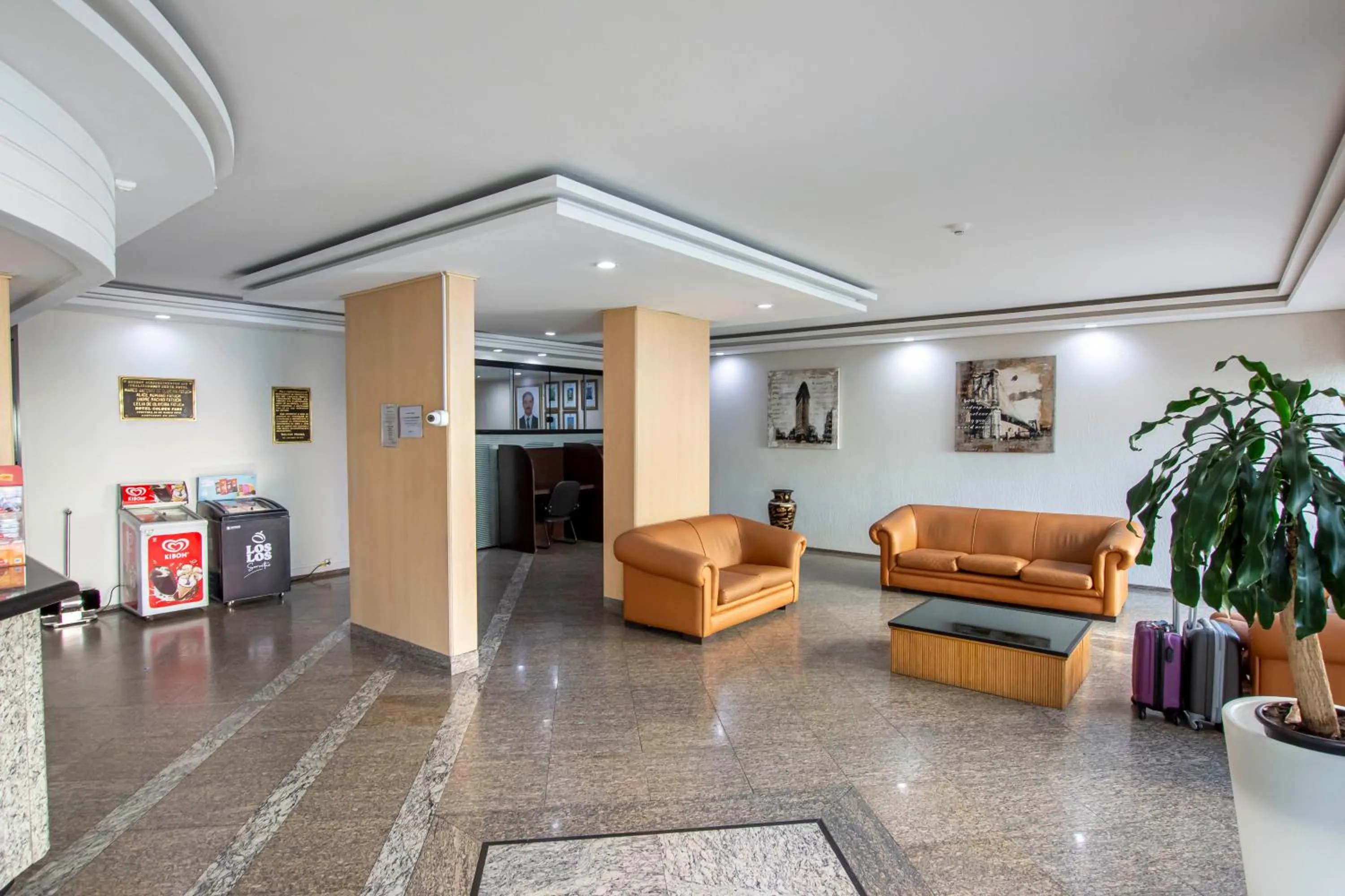 Lobby or reception in Hotel Golden Park Curitiba By Nacional Inn