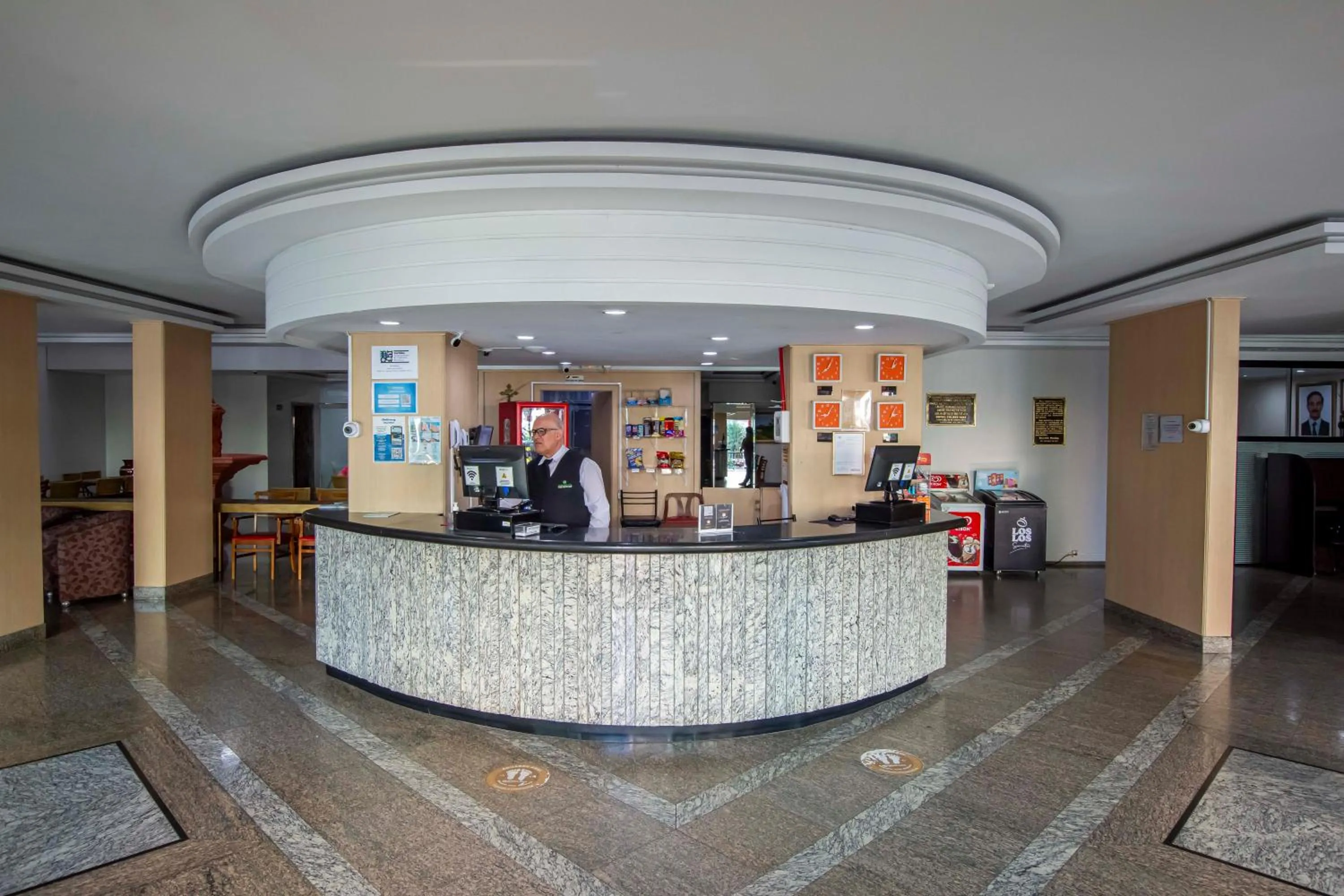 Lobby or reception in Hotel Golden Park Curitiba By Nacional Inn