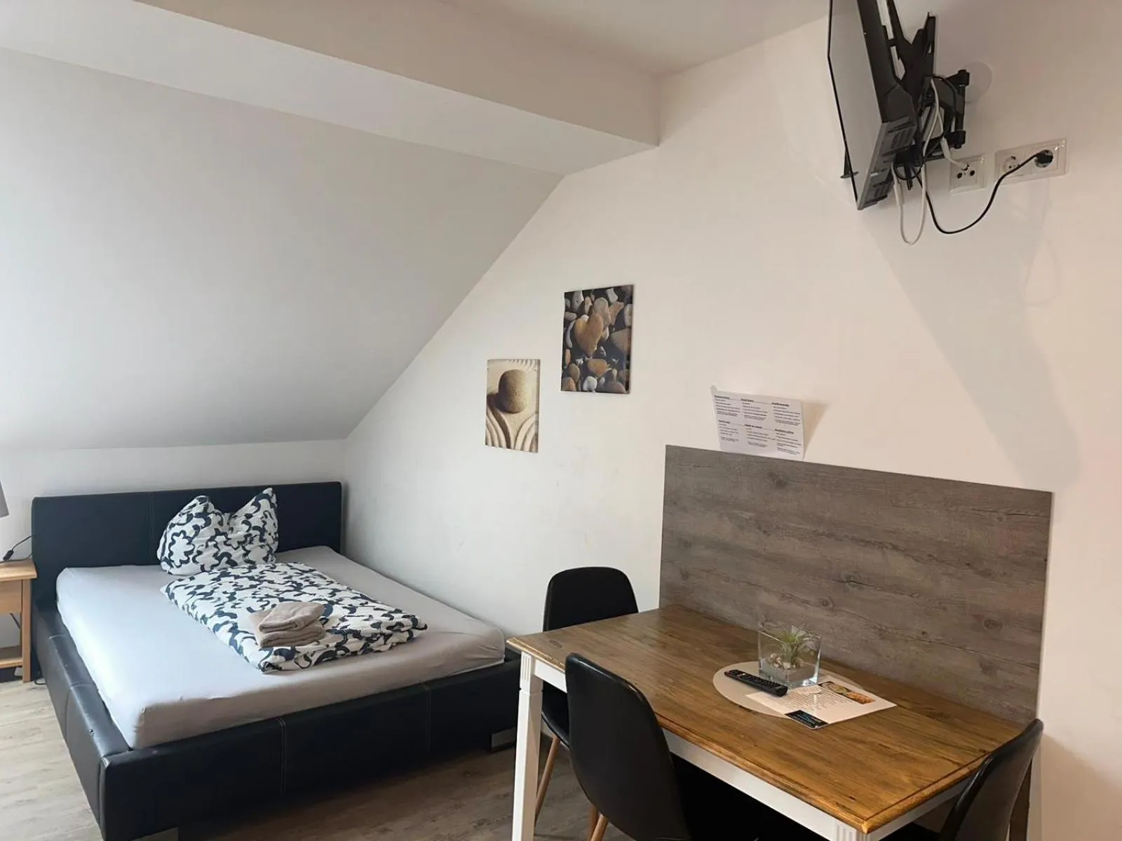 Bed in Seehaus Mamming - Hotel - Schlaffässer - Biergarten - Camping