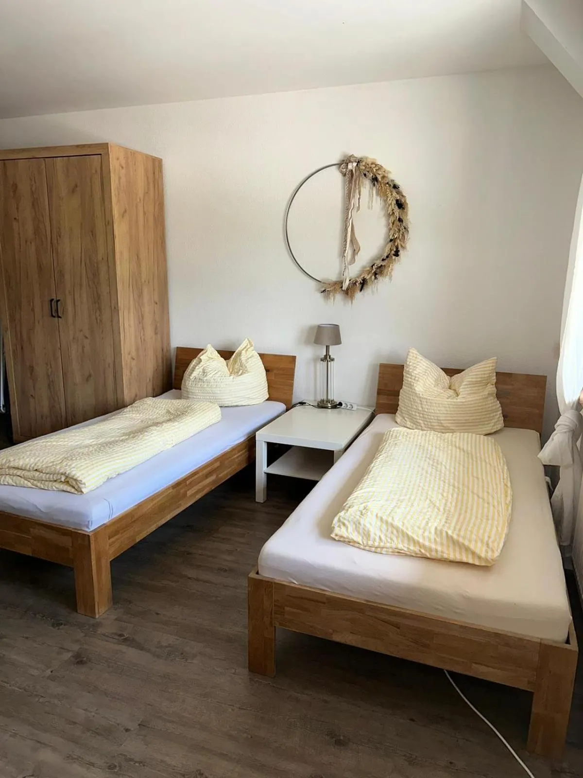 Bed in Seehaus Mamming - Hotel - Schlaffässer - Biergarten - Camping