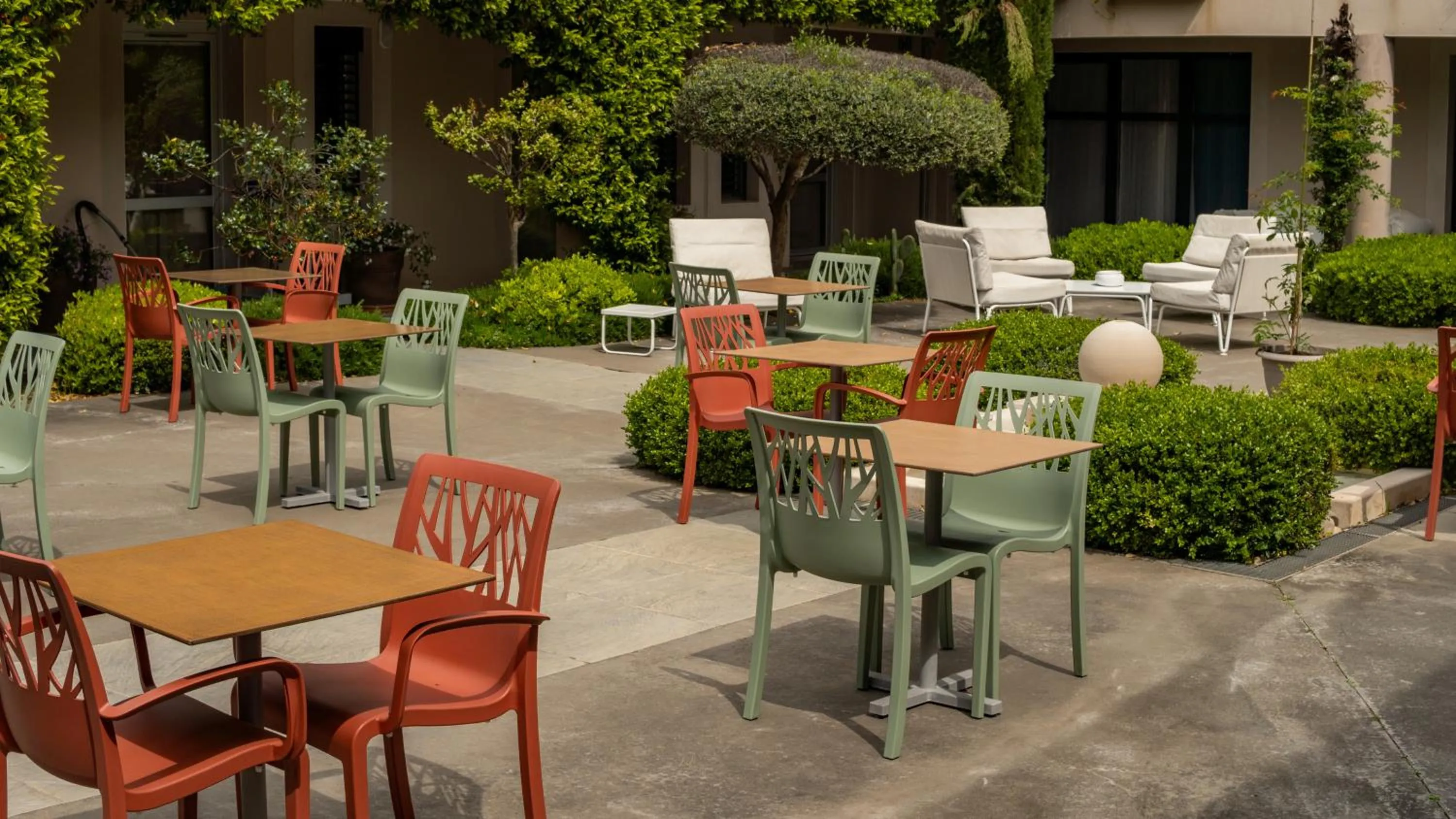 Property building in Patio De Violette