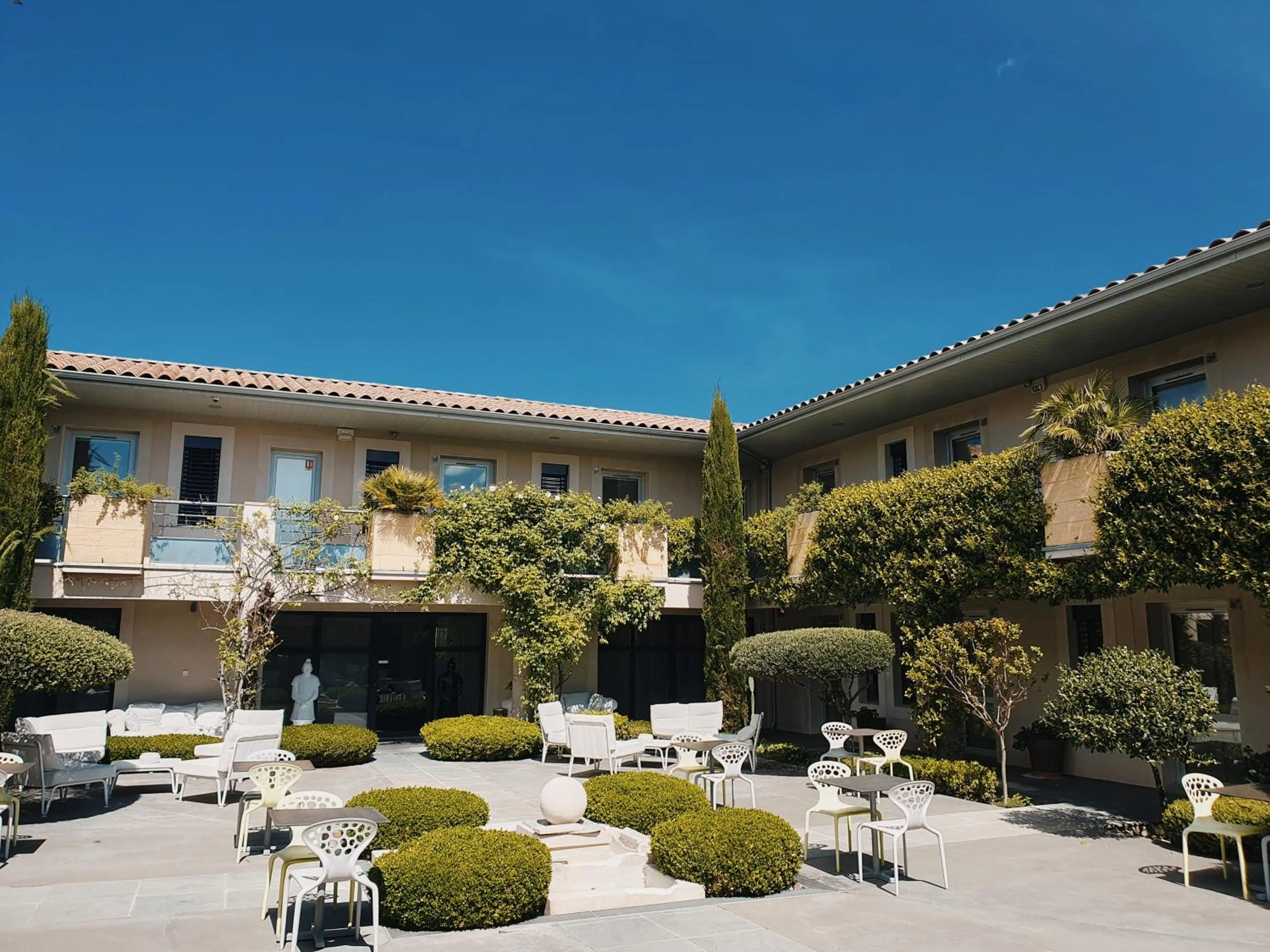 Property building in Patio De Violette