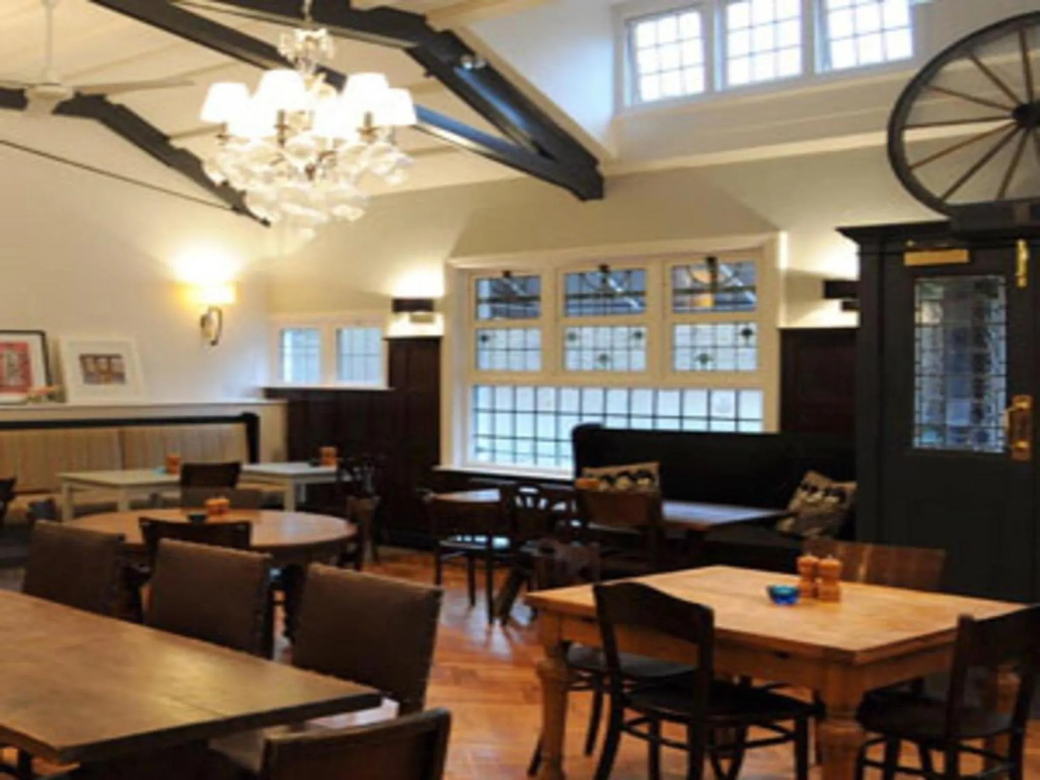 Restaurant/places to eat in Fox and Grapes