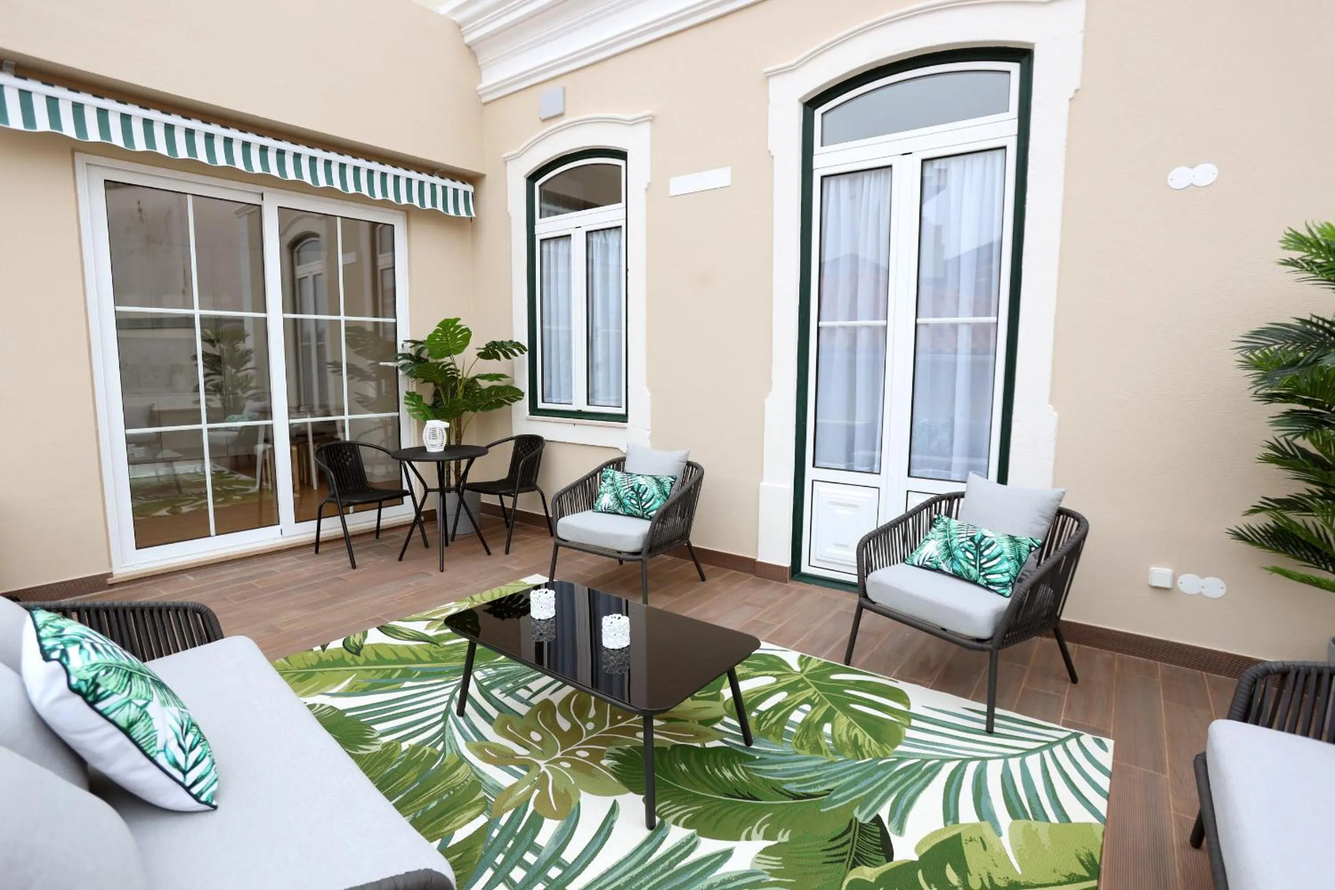Patio in Glass Boutique - Rooms & Suites