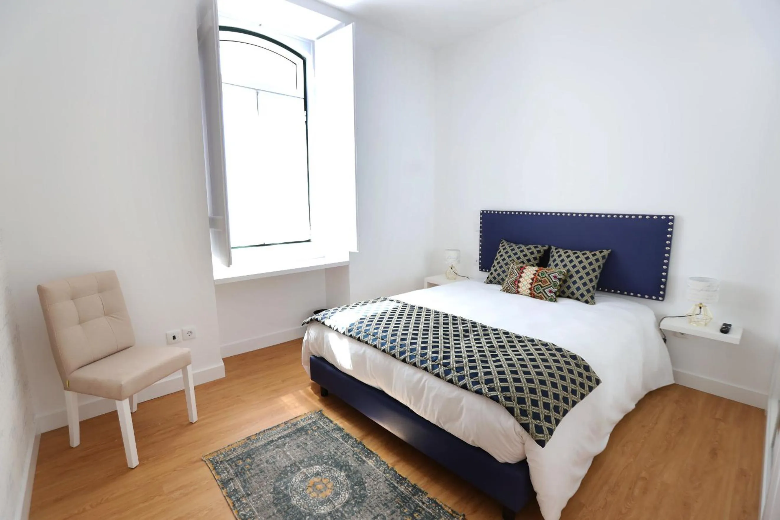 Bedroom, Bed in Glass Boutique - Rooms & Suites