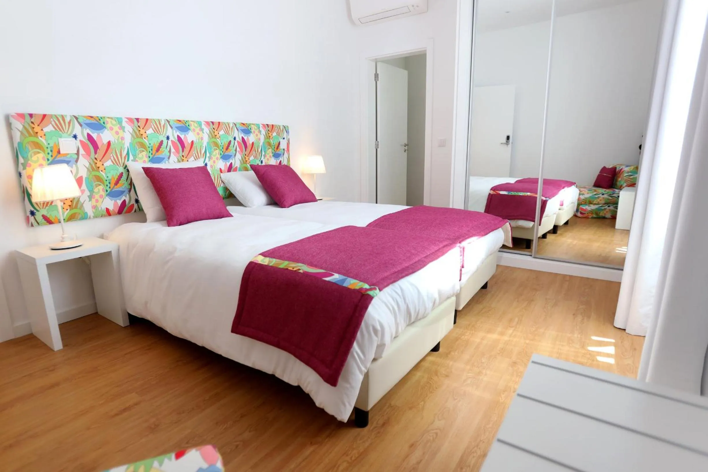 Bedroom, Bed in Glass Boutique - Rooms & Suites