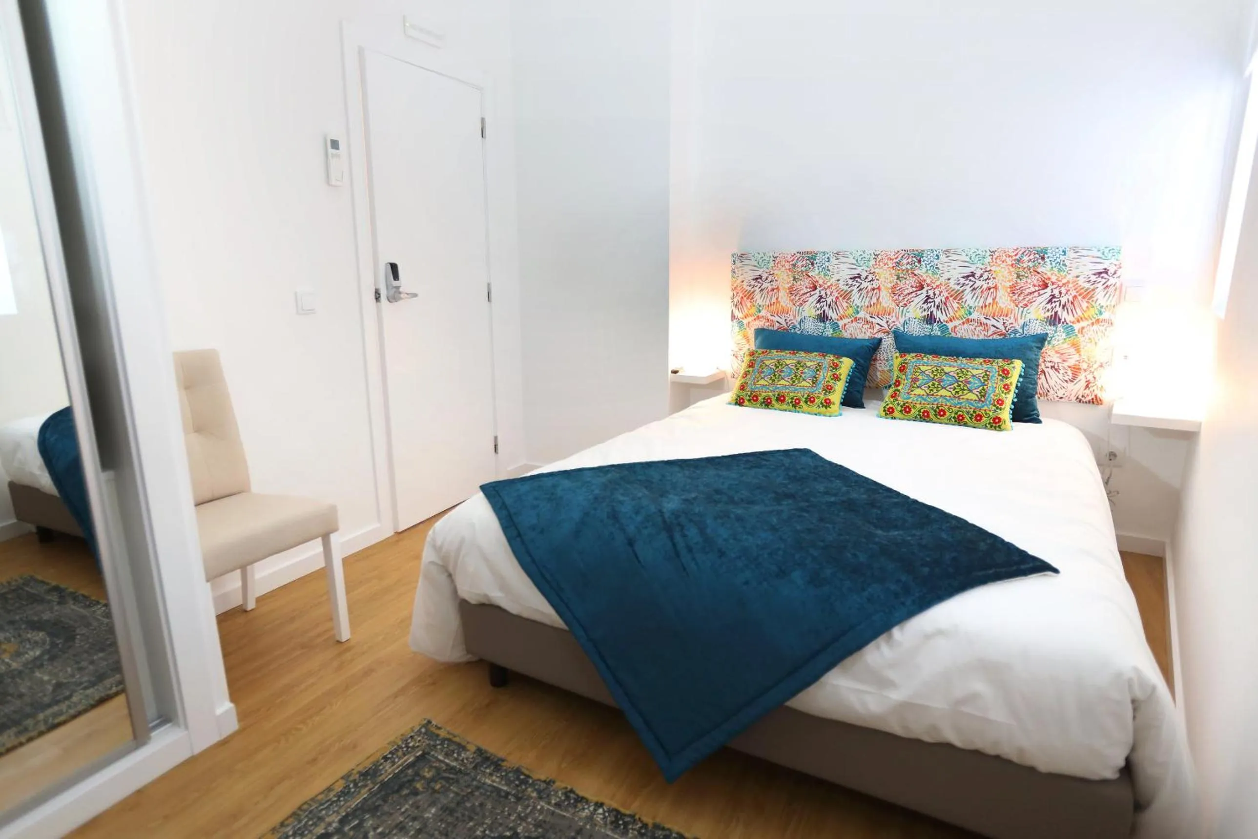 Bedroom, Bed in Glass Boutique - Rooms & Suites