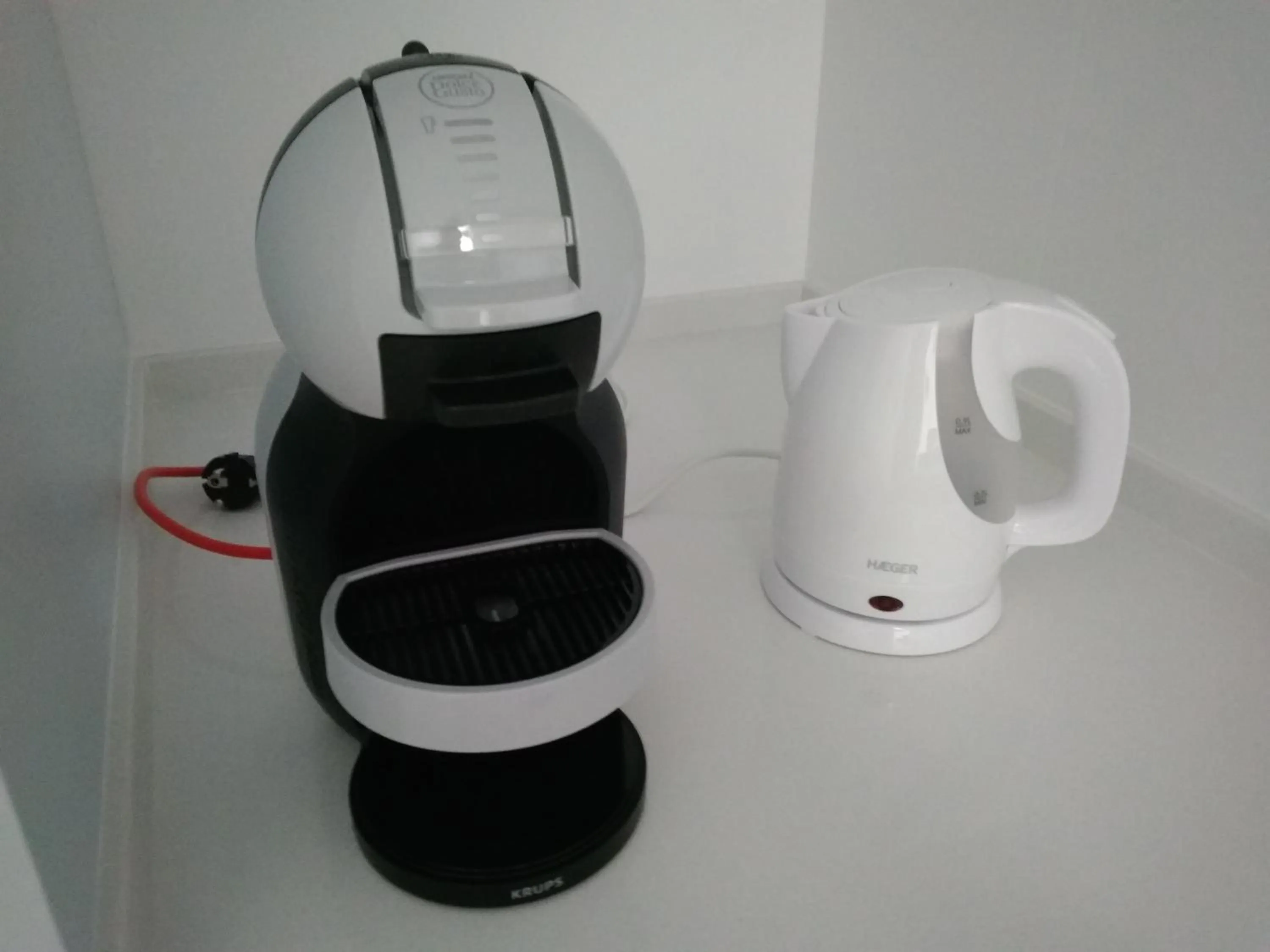 Coffee/tea facilities in Glass Boutique - Rooms & Suites