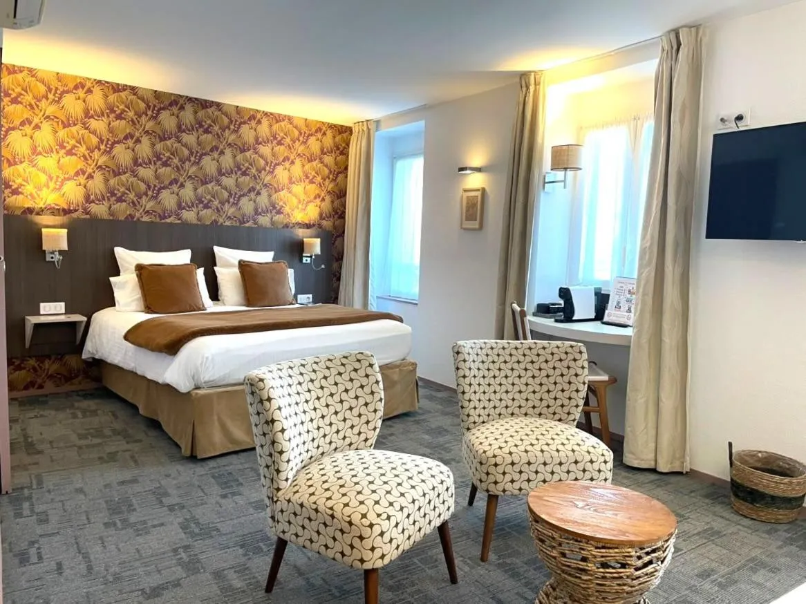 Bed in Cit'Hotel Hôtel de France et d'Europe