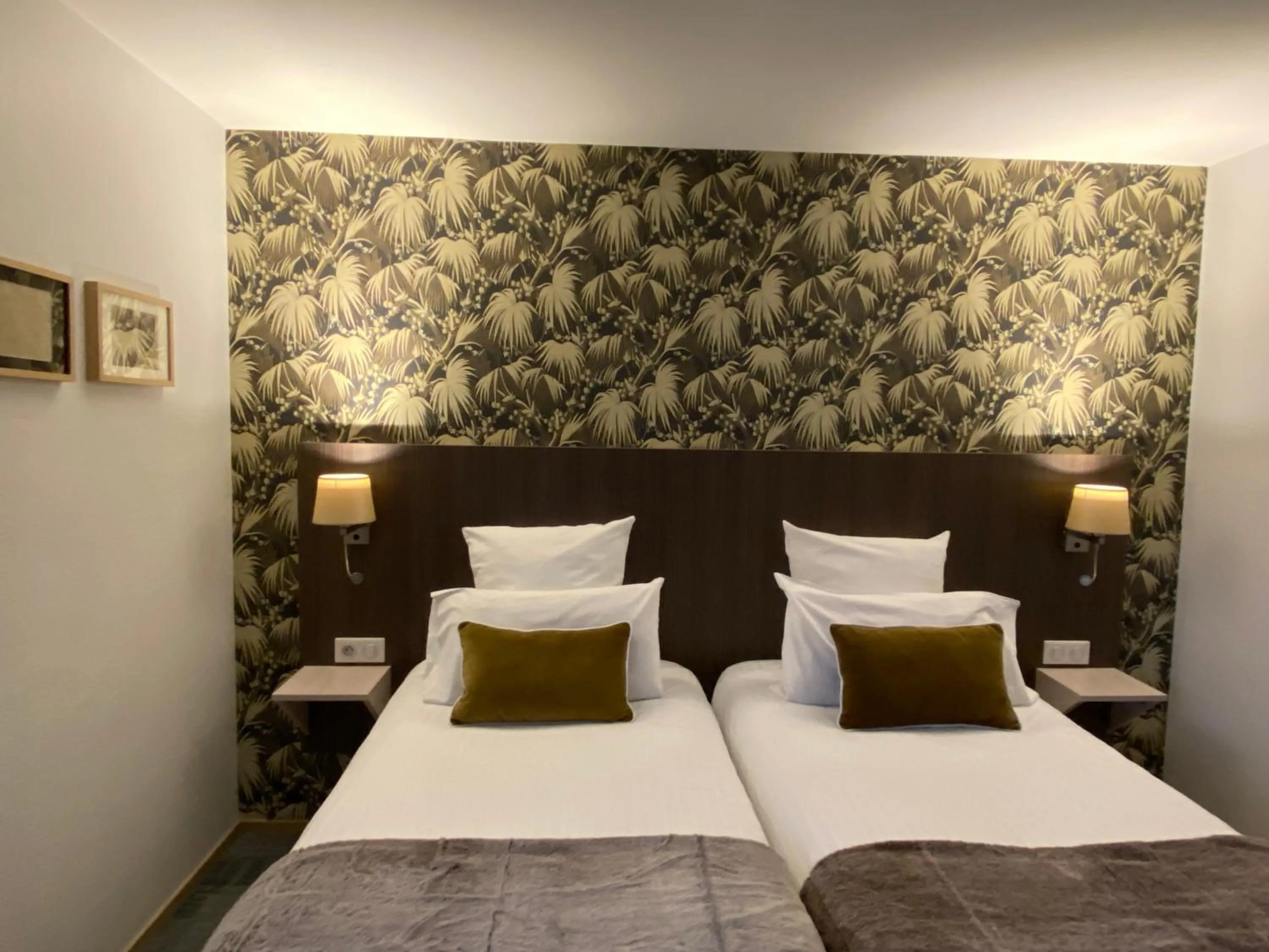 Bed in Cit'Hotel Hôtel de France et d'Europe