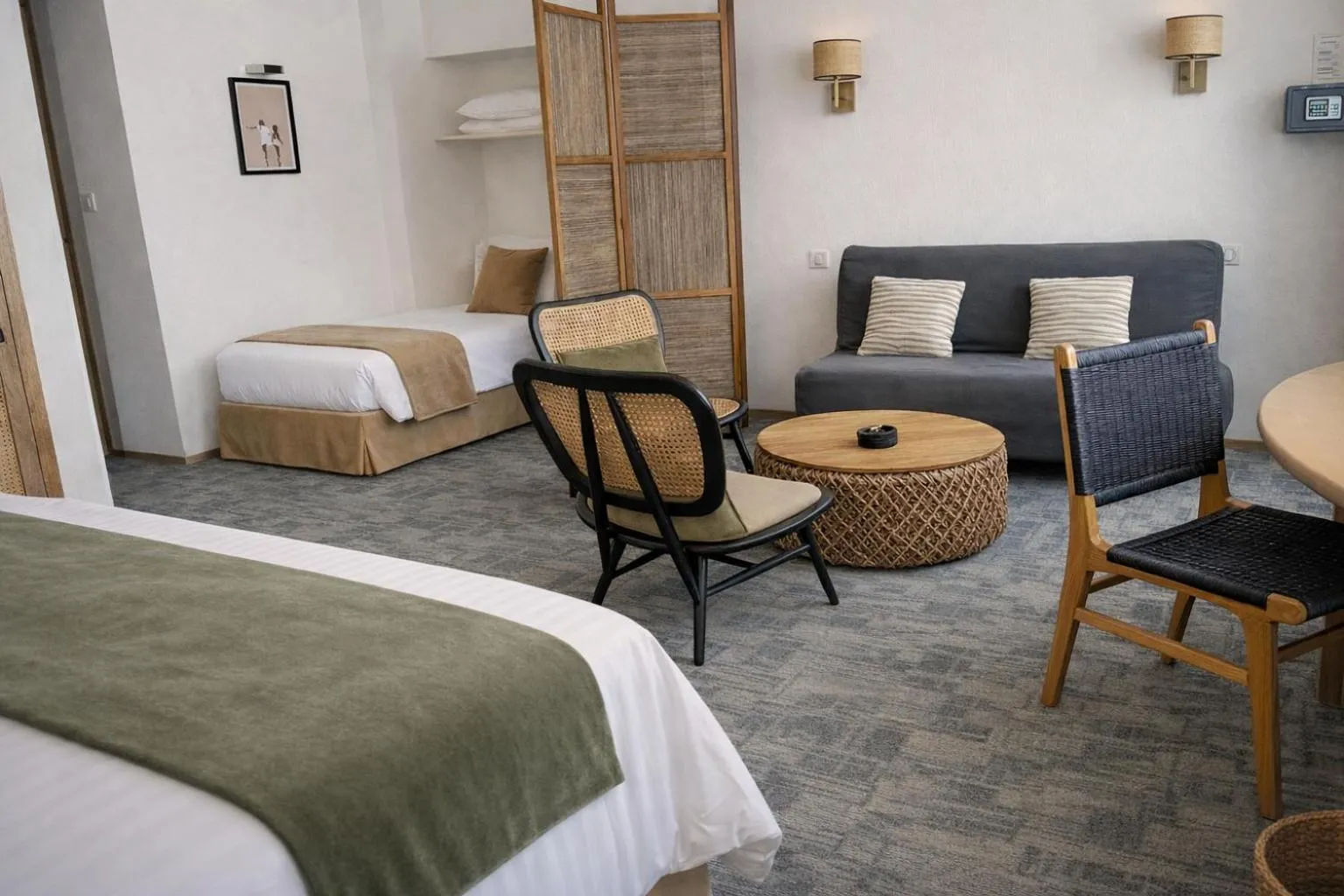 Bed in Cit'Hotel Hôtel de France et d'Europe