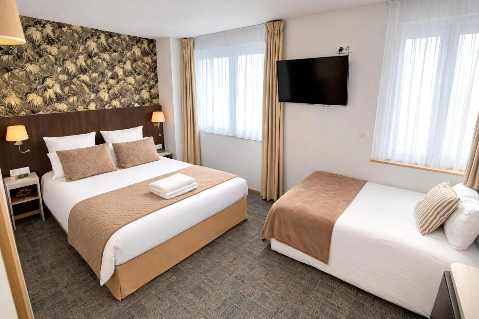 Bed in Cit'Hotel Hôtel de France et d'Europe