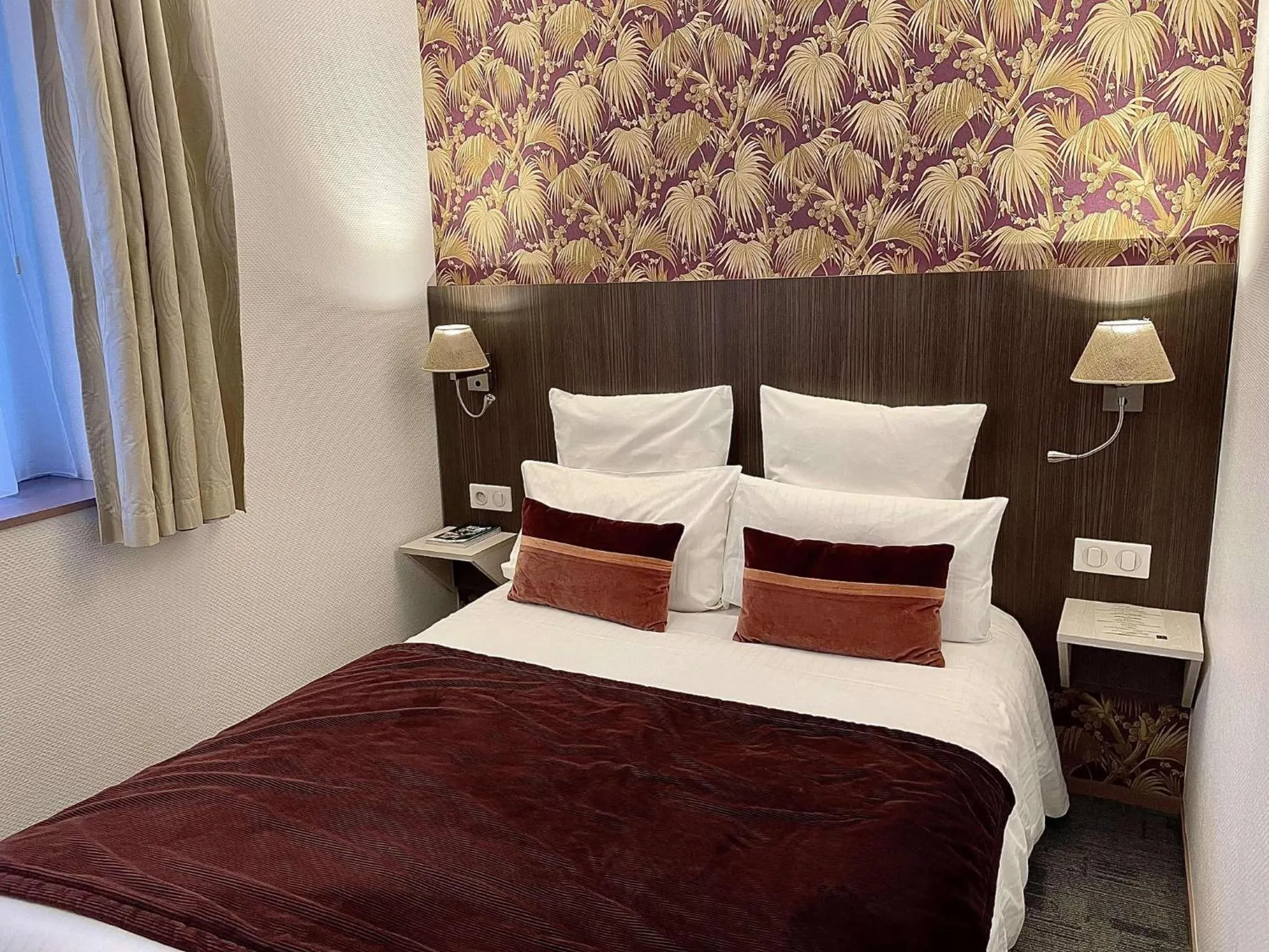 Bed in Cit'Hotel Hôtel de France et d'Europe