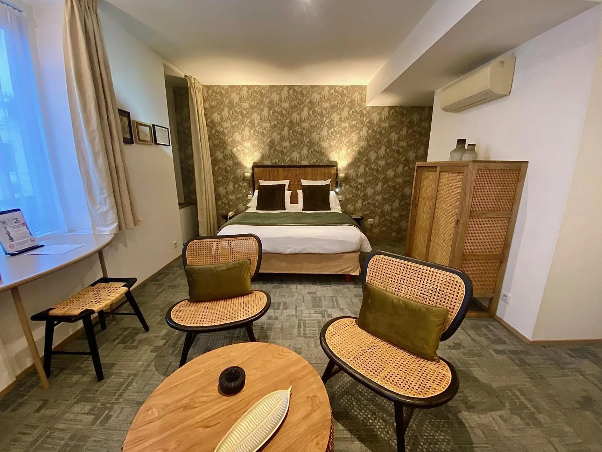 Bed in Cit'Hotel Hôtel de France et d'Europe