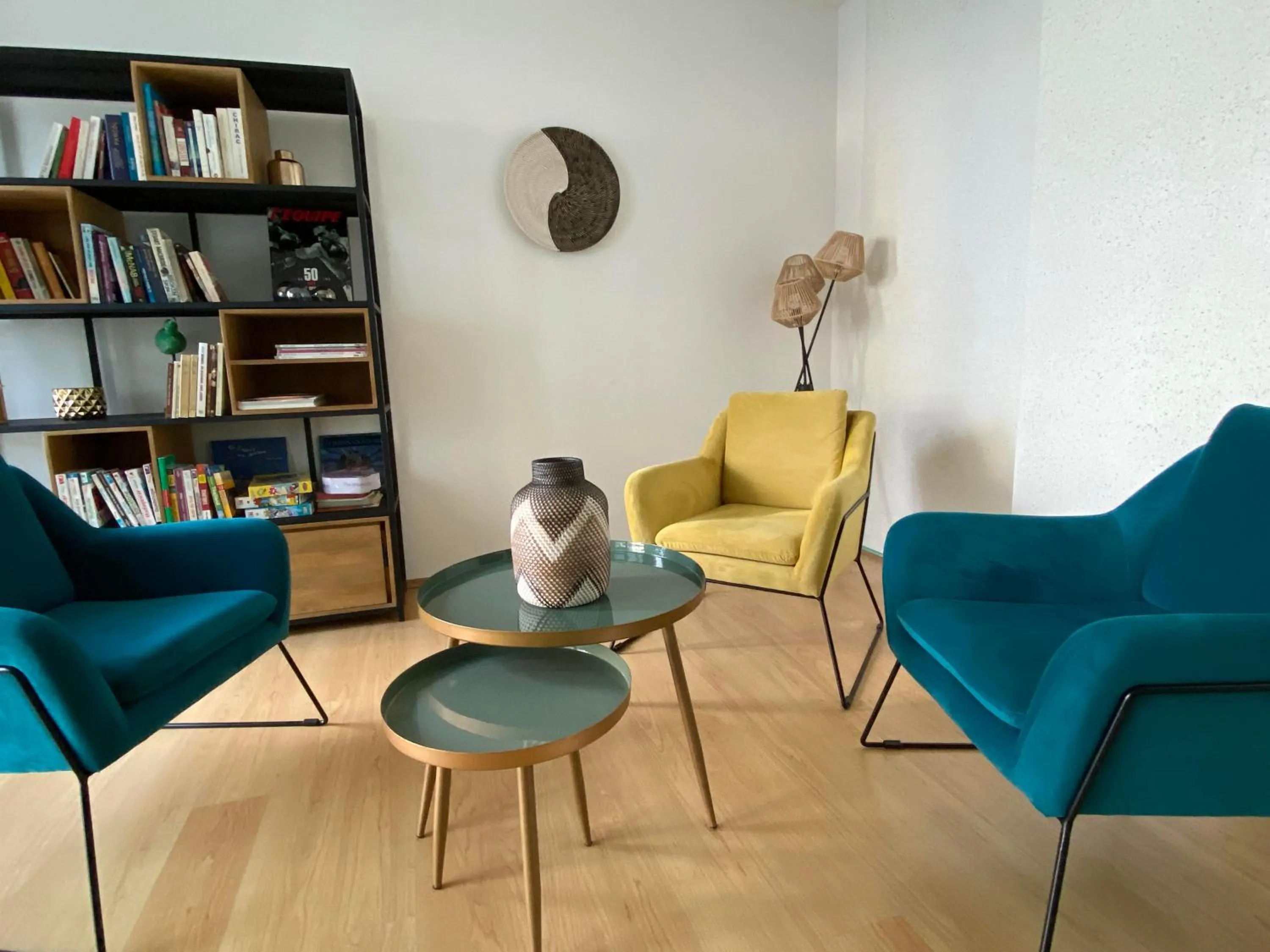 Library in Cit'Hotel Hôtel de France et d'Europe