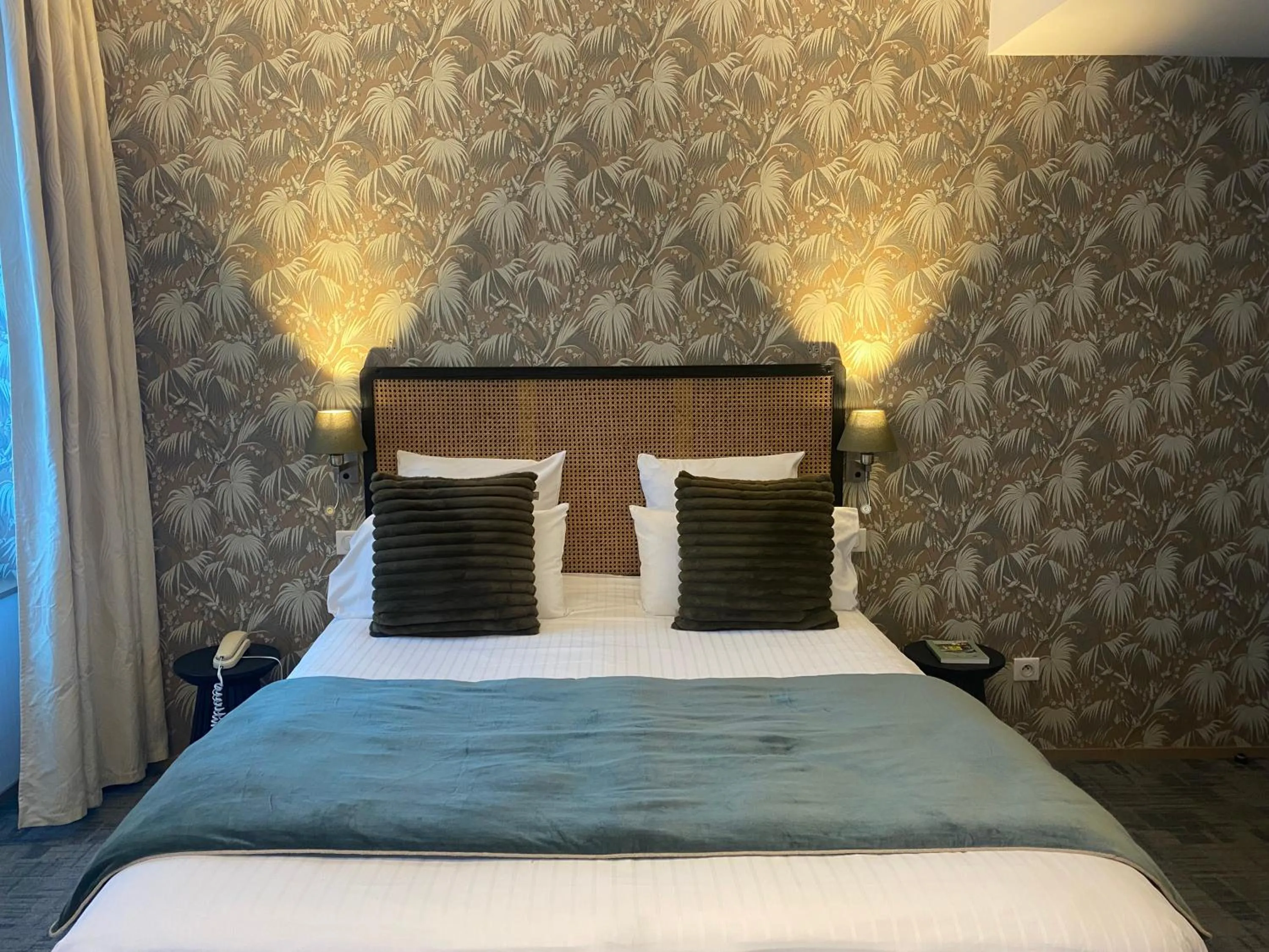 Bed in Cit'Hotel Hôtel de France et d'Europe