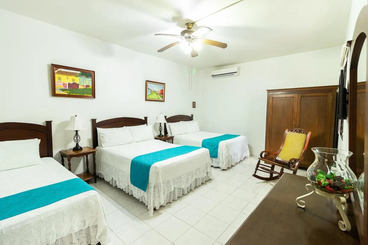 Triple Room in Hotel Casa Blanca