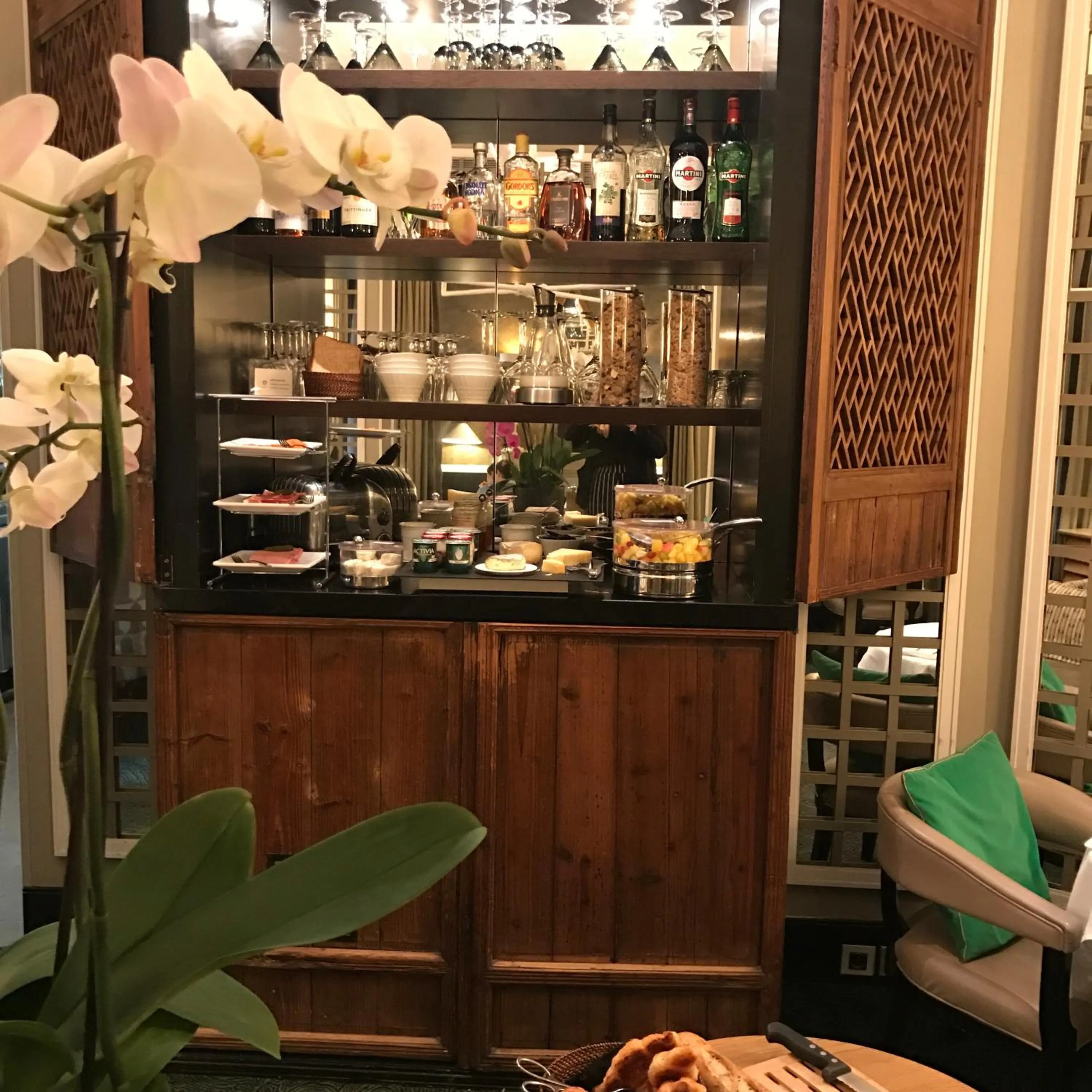 Buffet breakfast in Hôtel Recamier