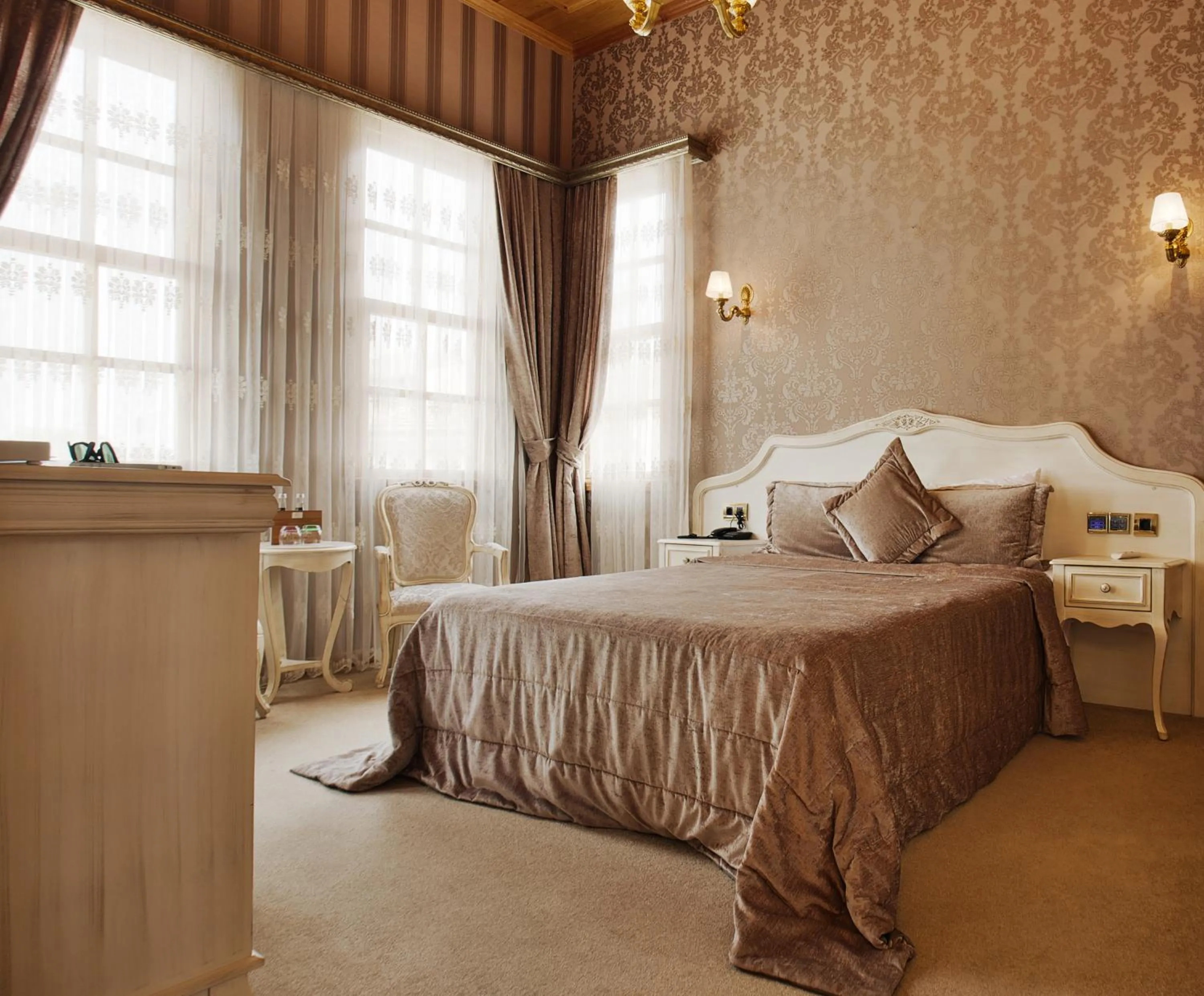 Photo of the whole room, Bed in Ada Palas Buyukada