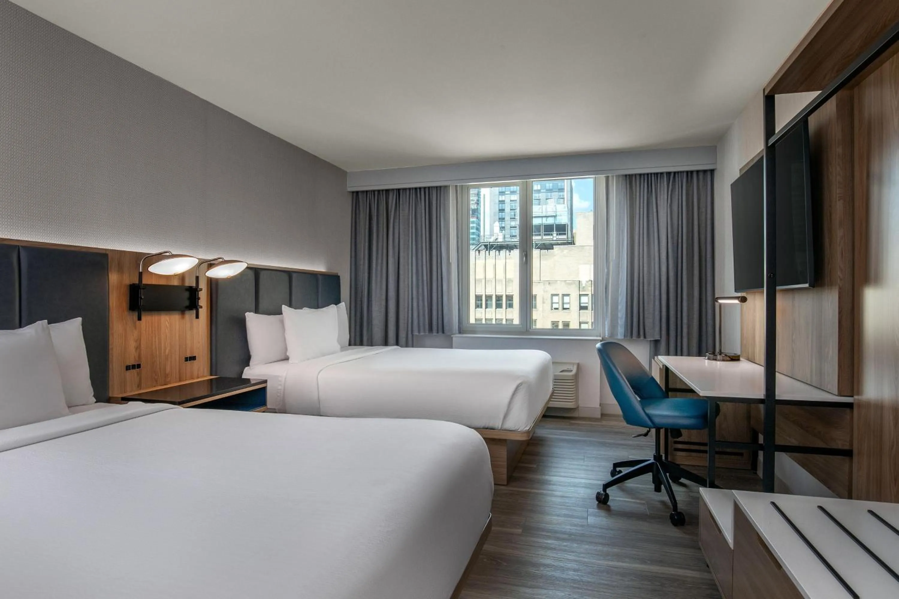 Photo of the whole room, Bed in Courtyard by Marriott Times Square West
