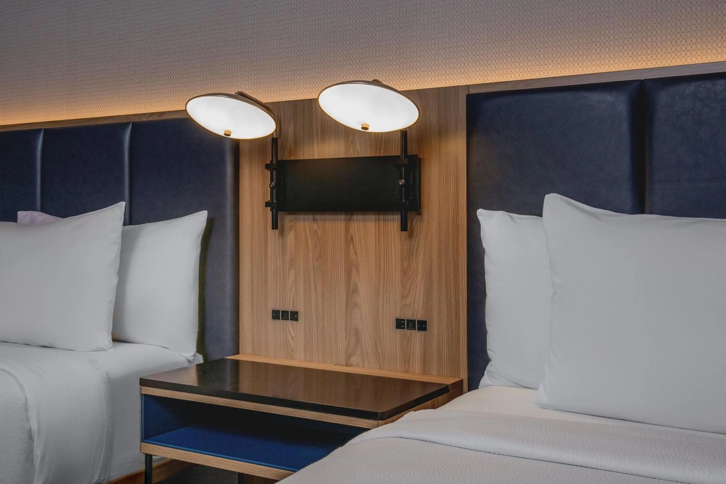 Photo of the whole room, Bed in Courtyard by Marriott Times Square West