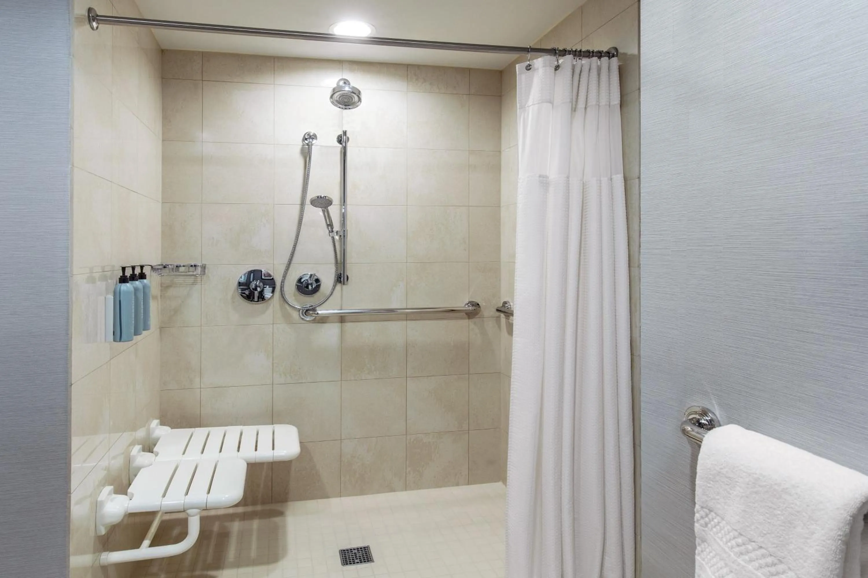 Bathroom in Courtyard by Marriott Times Square West