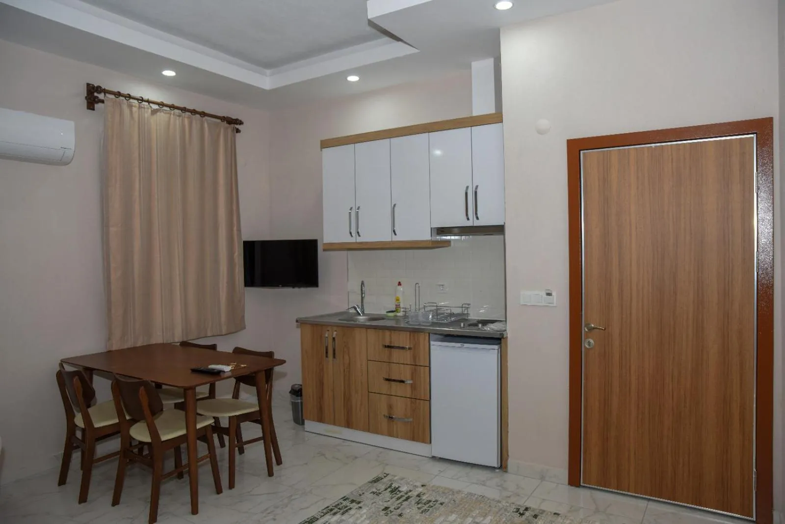 Kitchen or kitchenette in İRBEÇ APART & BUNGALOW