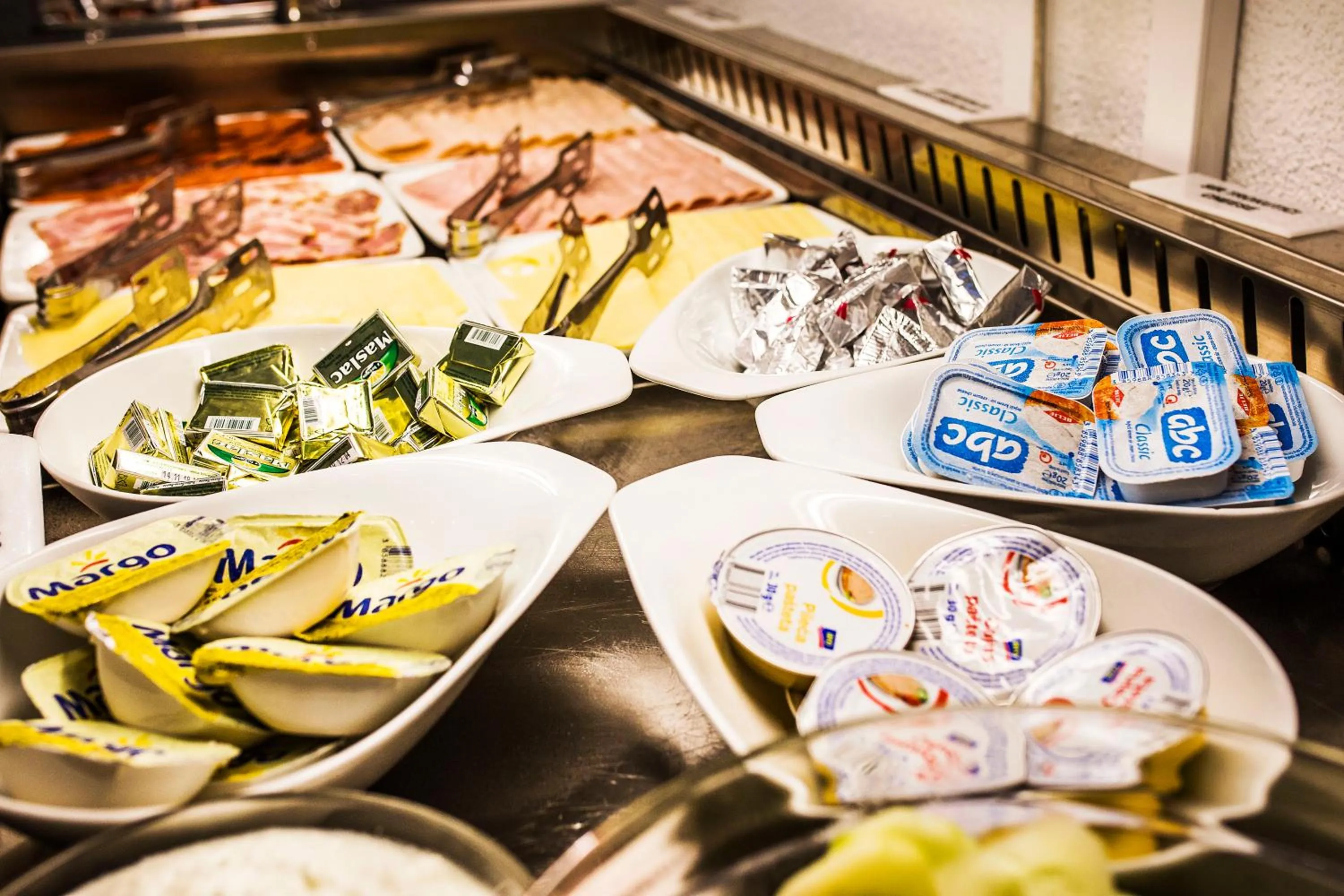 Restaurant/places to eat in Garden Hotel