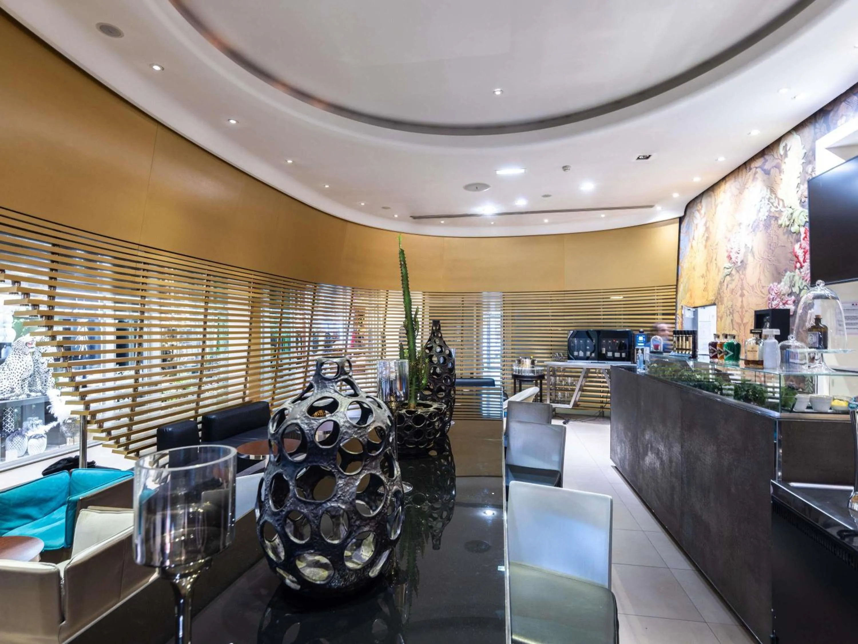 Lounge or bar in Sofitel Lyon Bellecour