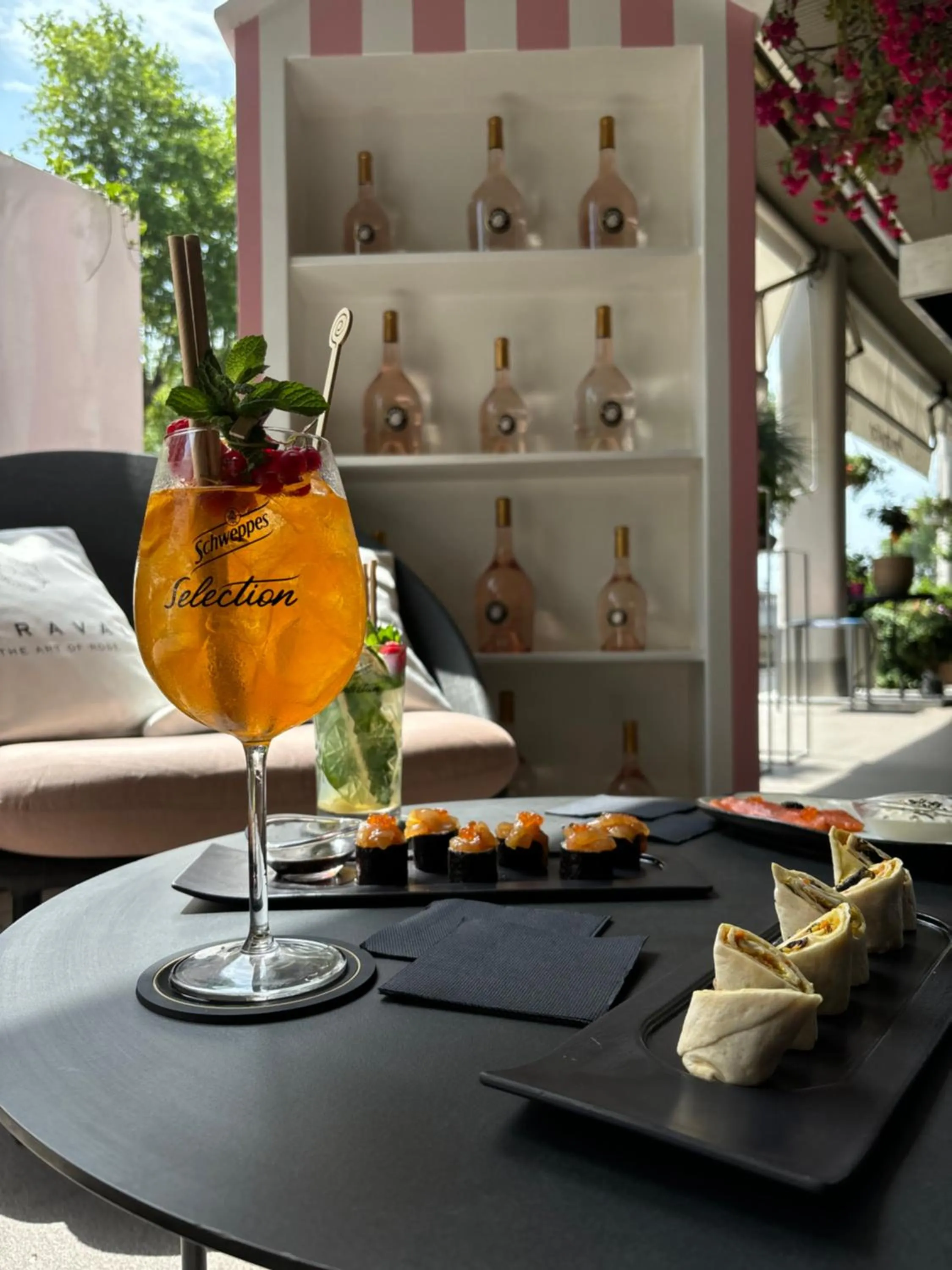 Lounge or bar in Sofitel Lyon Bellecour