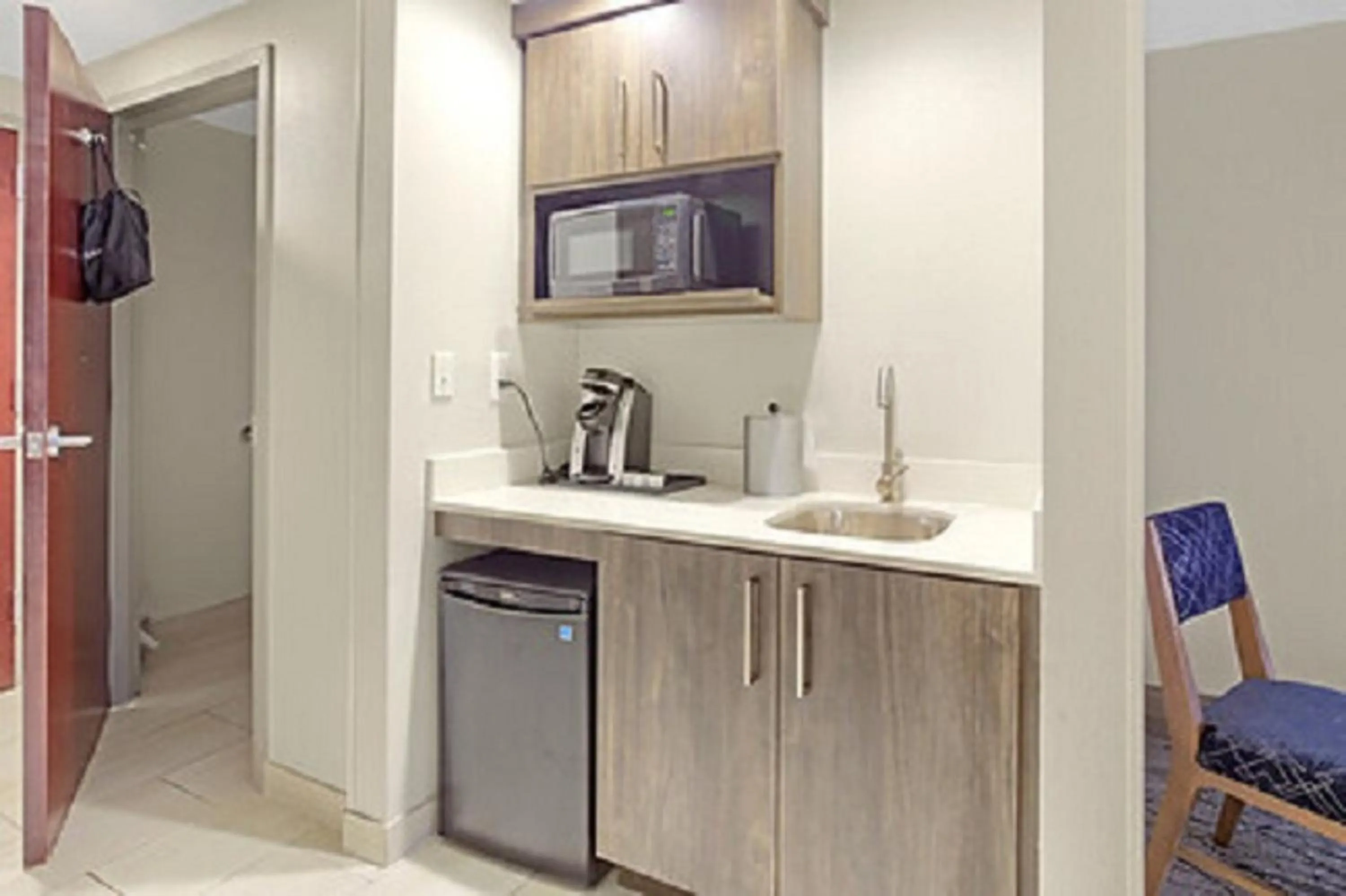 Photo of the whole room in Holiday Inn Express - Gulfport Beach by IHG