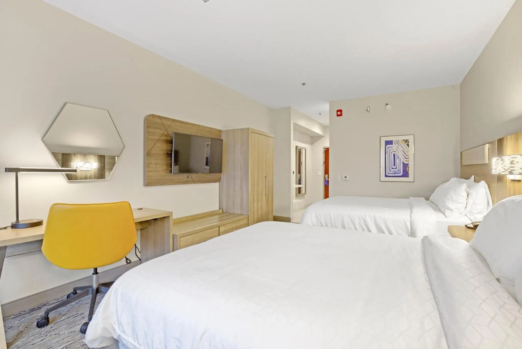 Photo of the whole room, Bed in Holiday Inn Express - Gulfport Beach by IHG