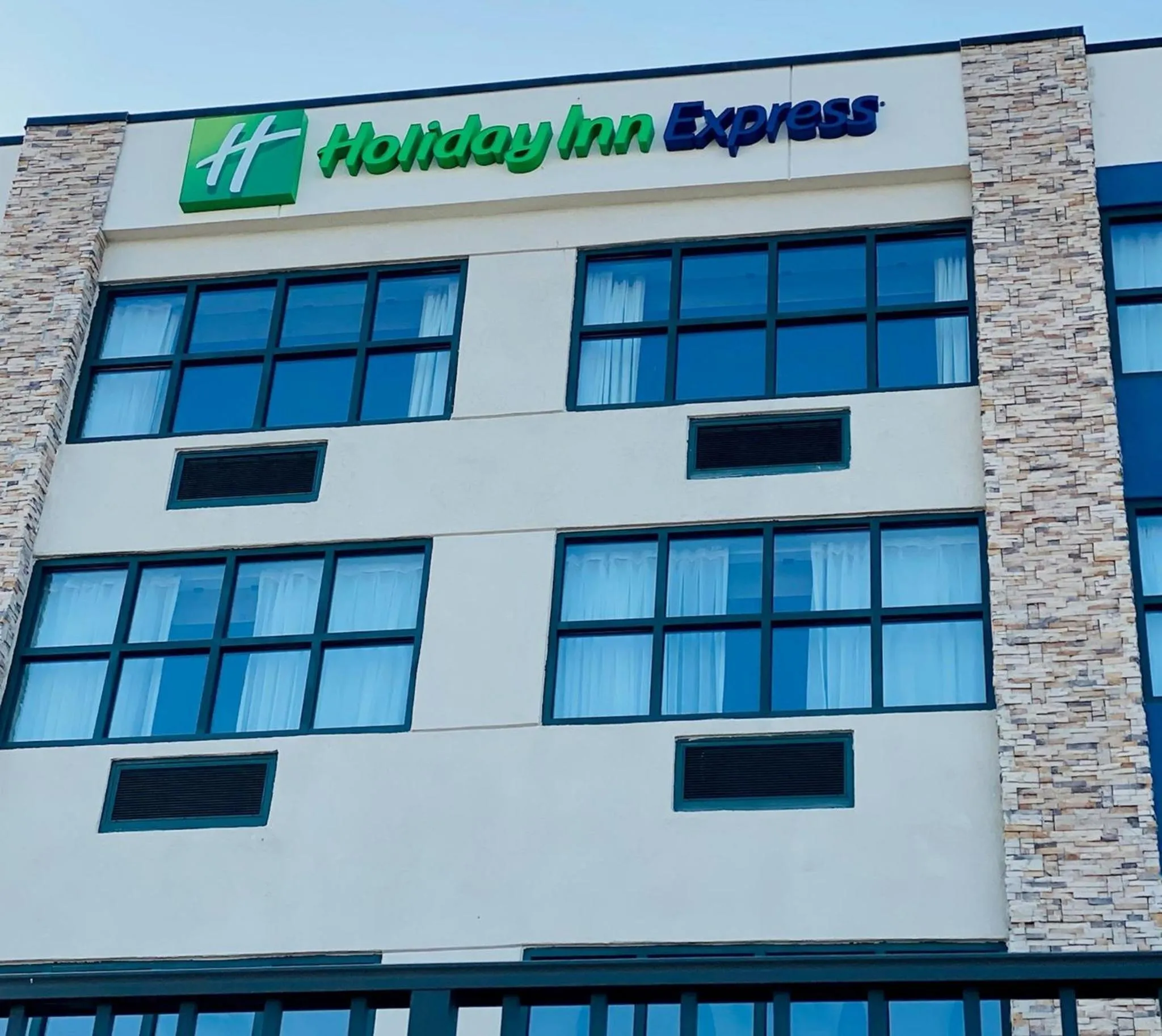 Property building in Holiday Inn Express - Gulfport Beach by IHG