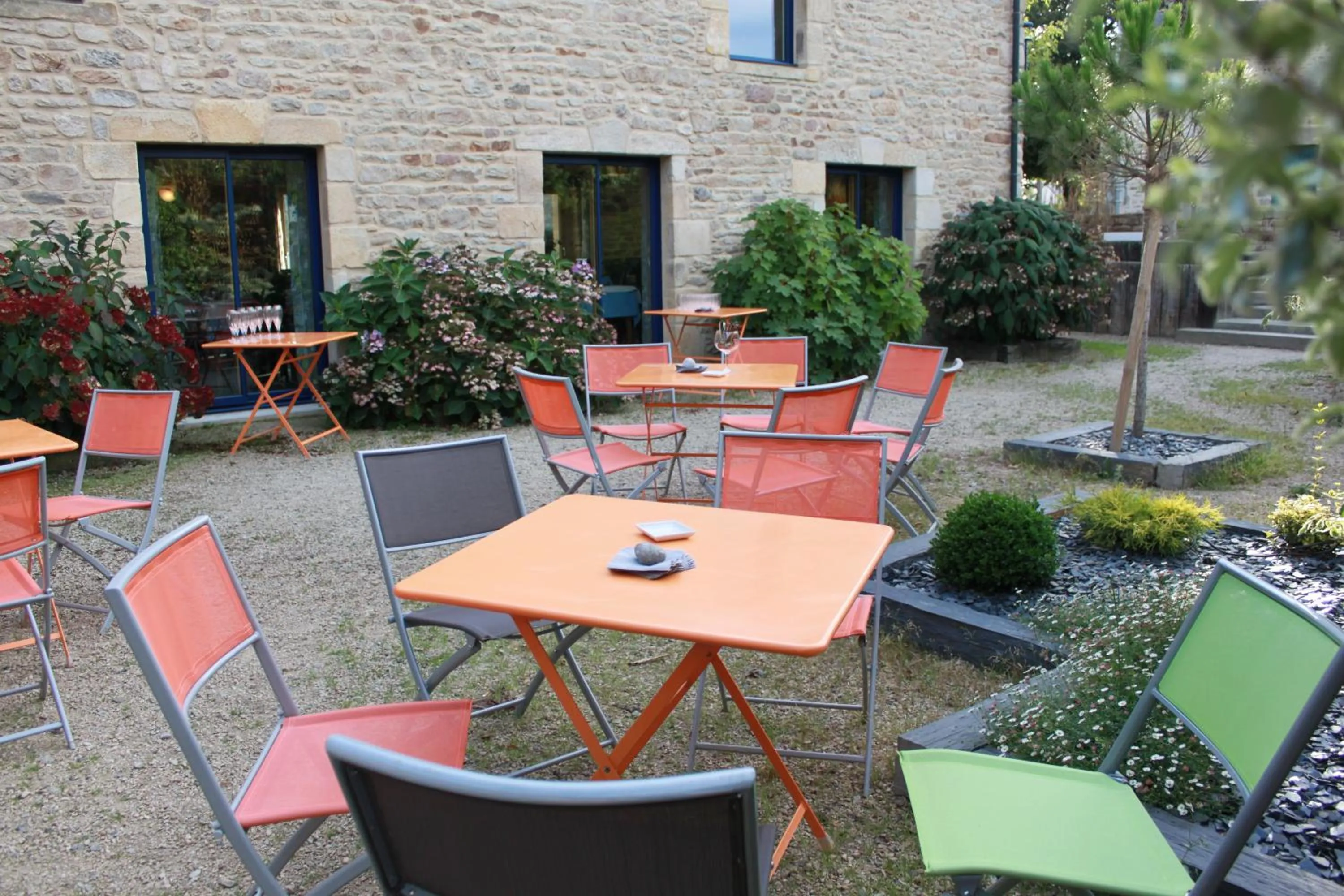 Facade/entrance in Hôtel - Restaurant l'Hortensia