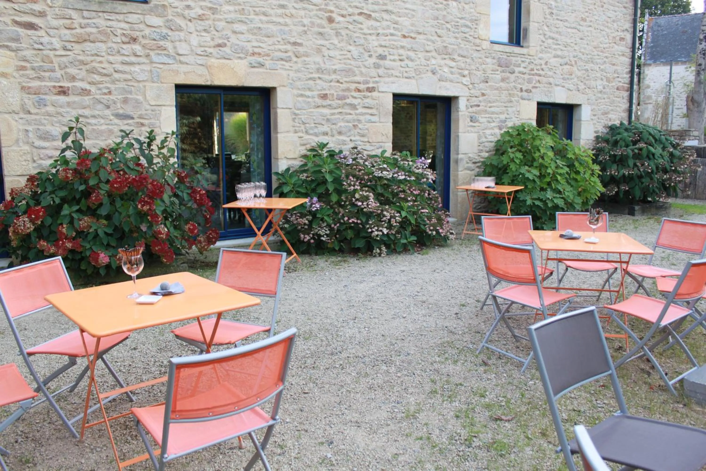 Facade/entrance in Hôtel - Restaurant l'Hortensia