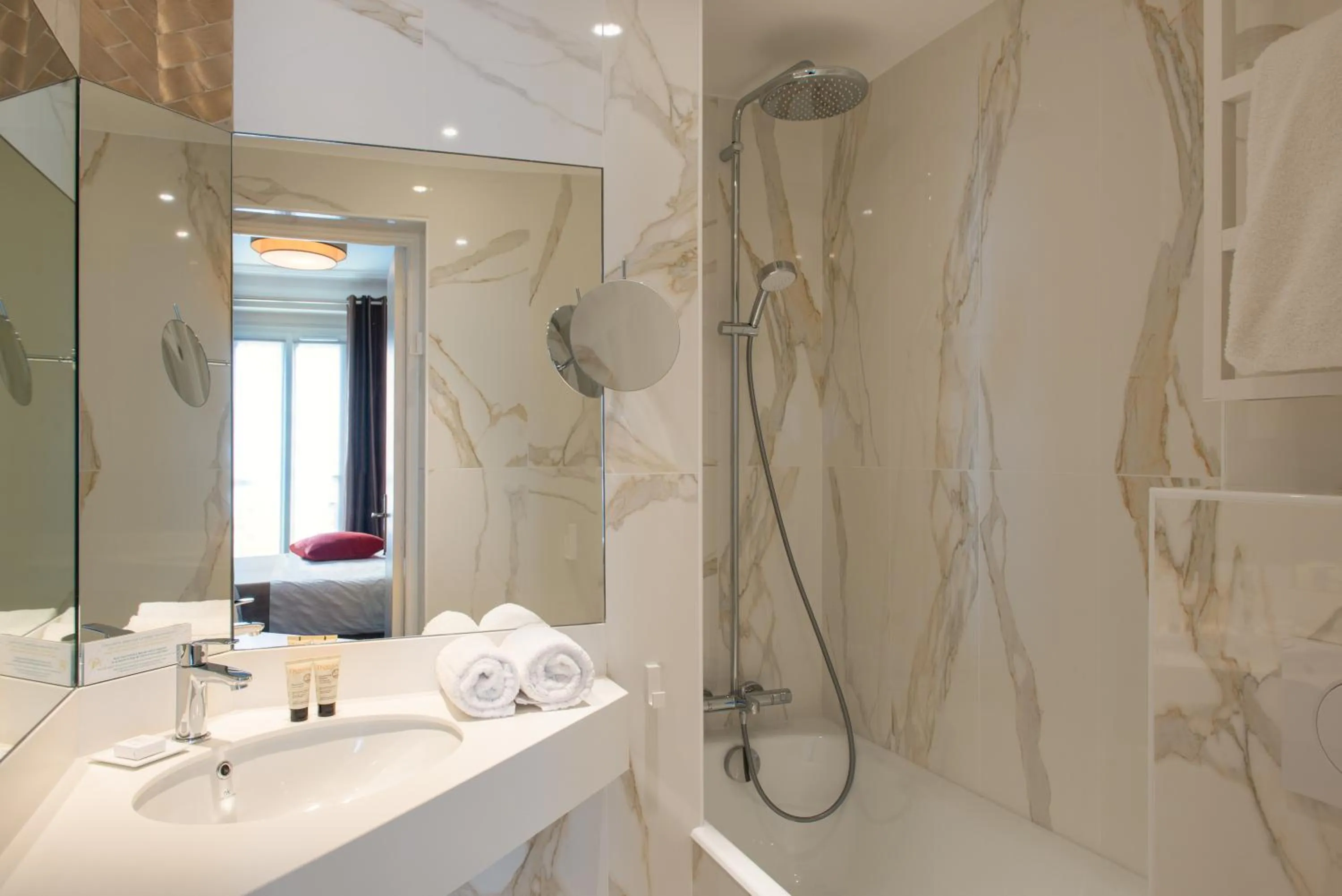 Bathroom in Régence Etoile