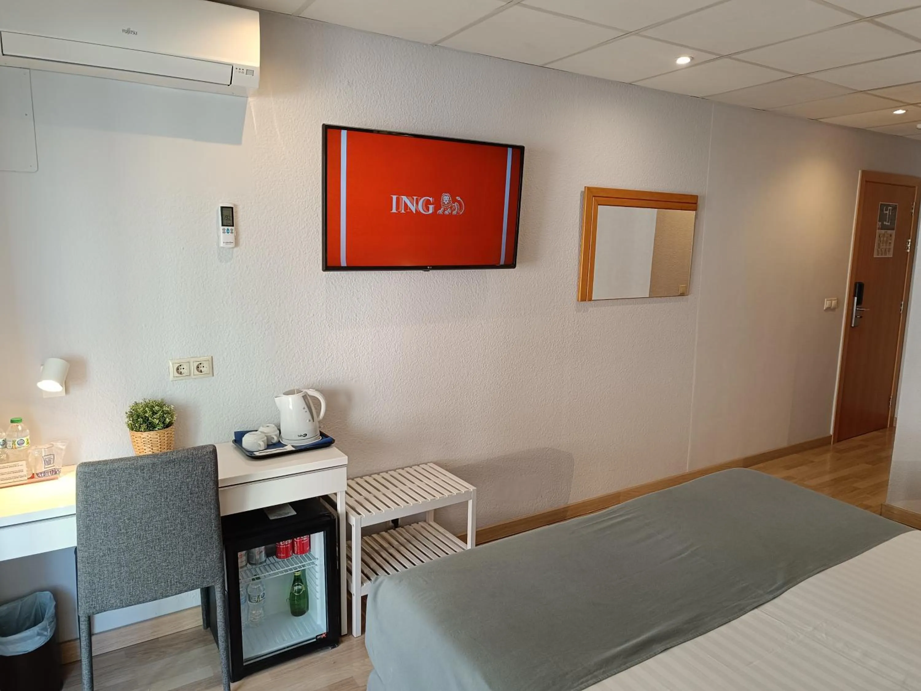 Photo of the whole room, Bed in Mendez Nuñez Alicante