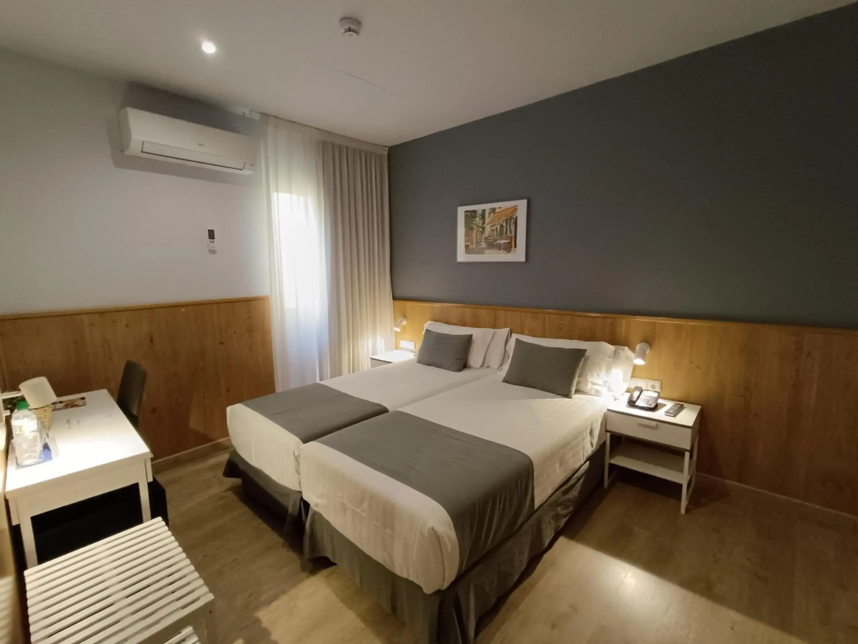 Standard Twin Room in Mendez Nuñez Alicante Standard Twin Room in Mendez Nuñez Alicante