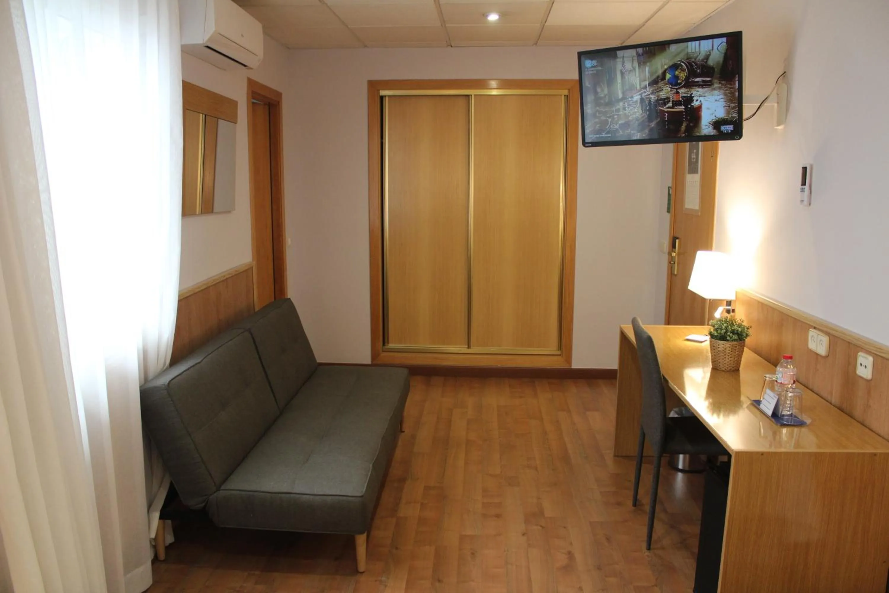 Photo of the whole room in Mendez Nuñez Alicante