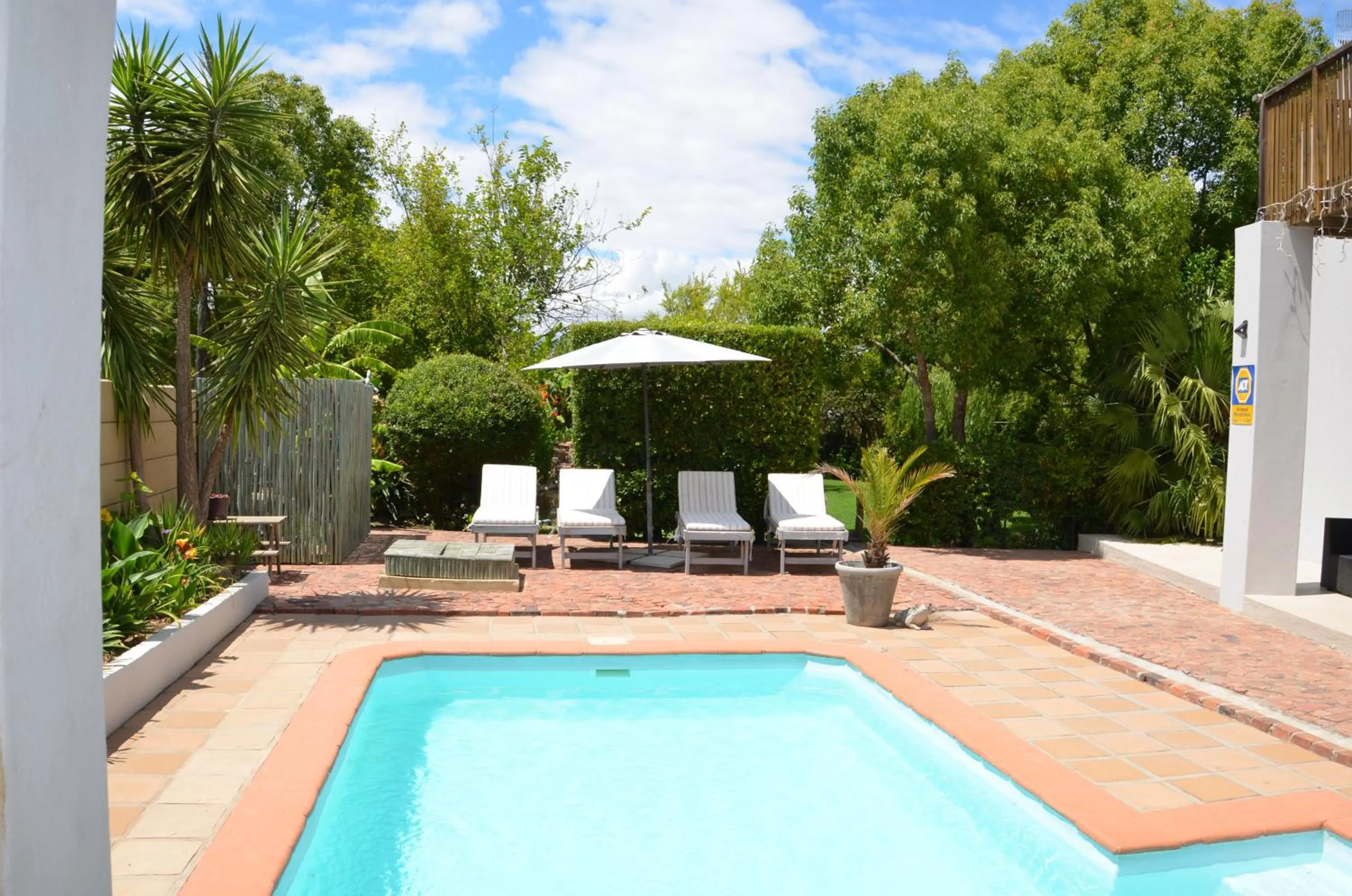 Swimming pool in B&B Sauvignon Country Lodge