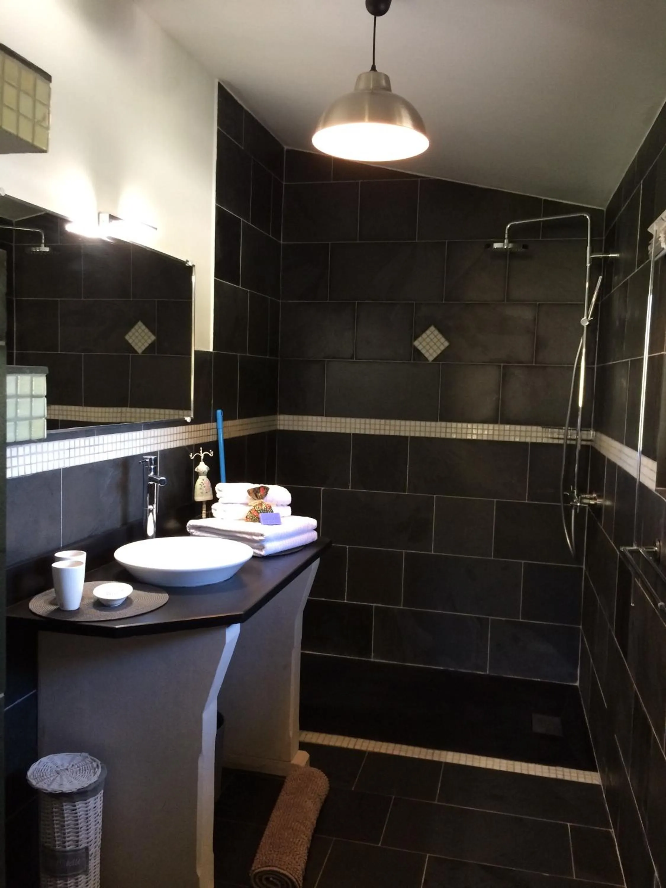 Shower in B&B Le Deffends de Redon