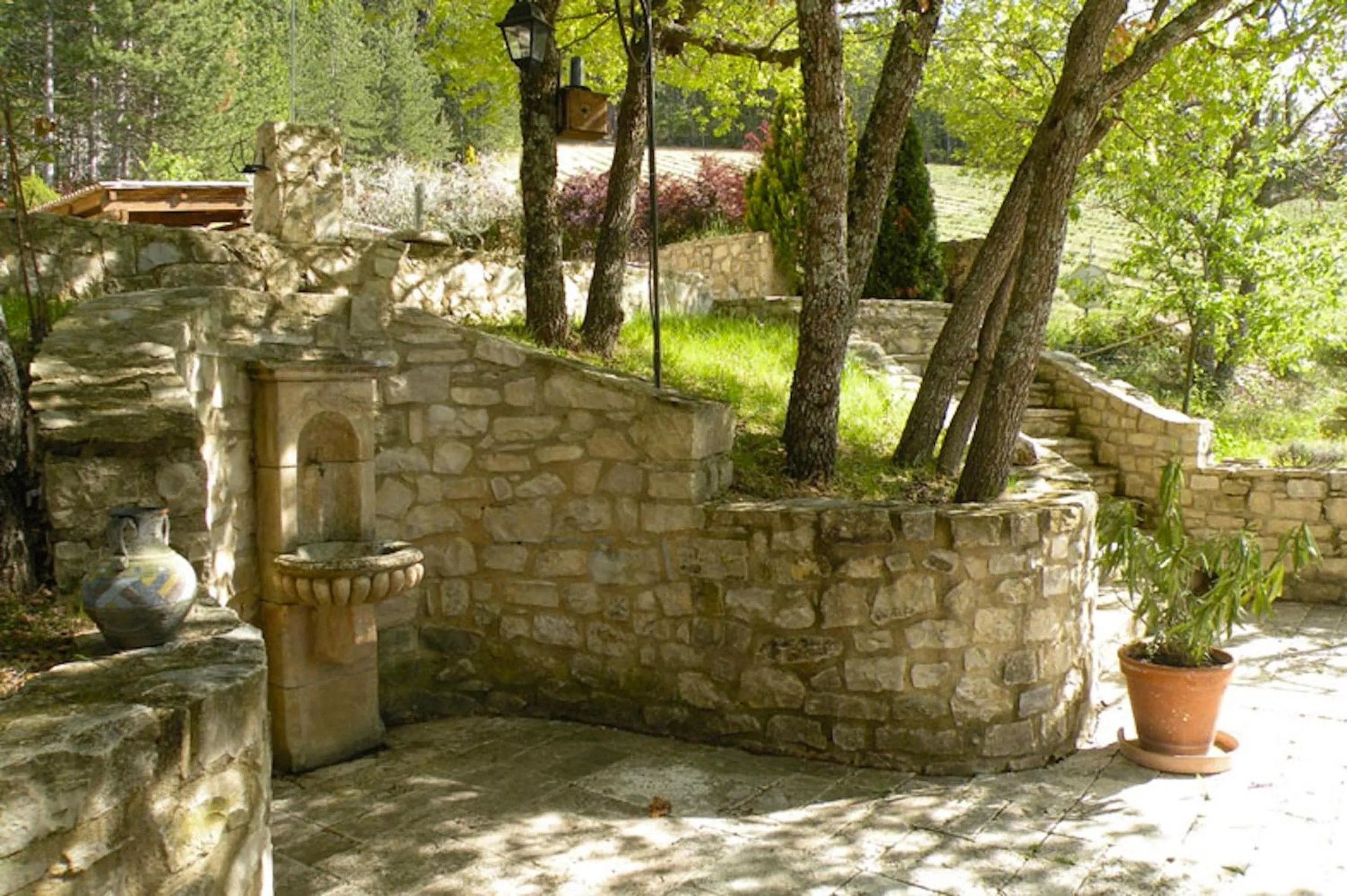 Garden in B&B Le Deffends de Redon