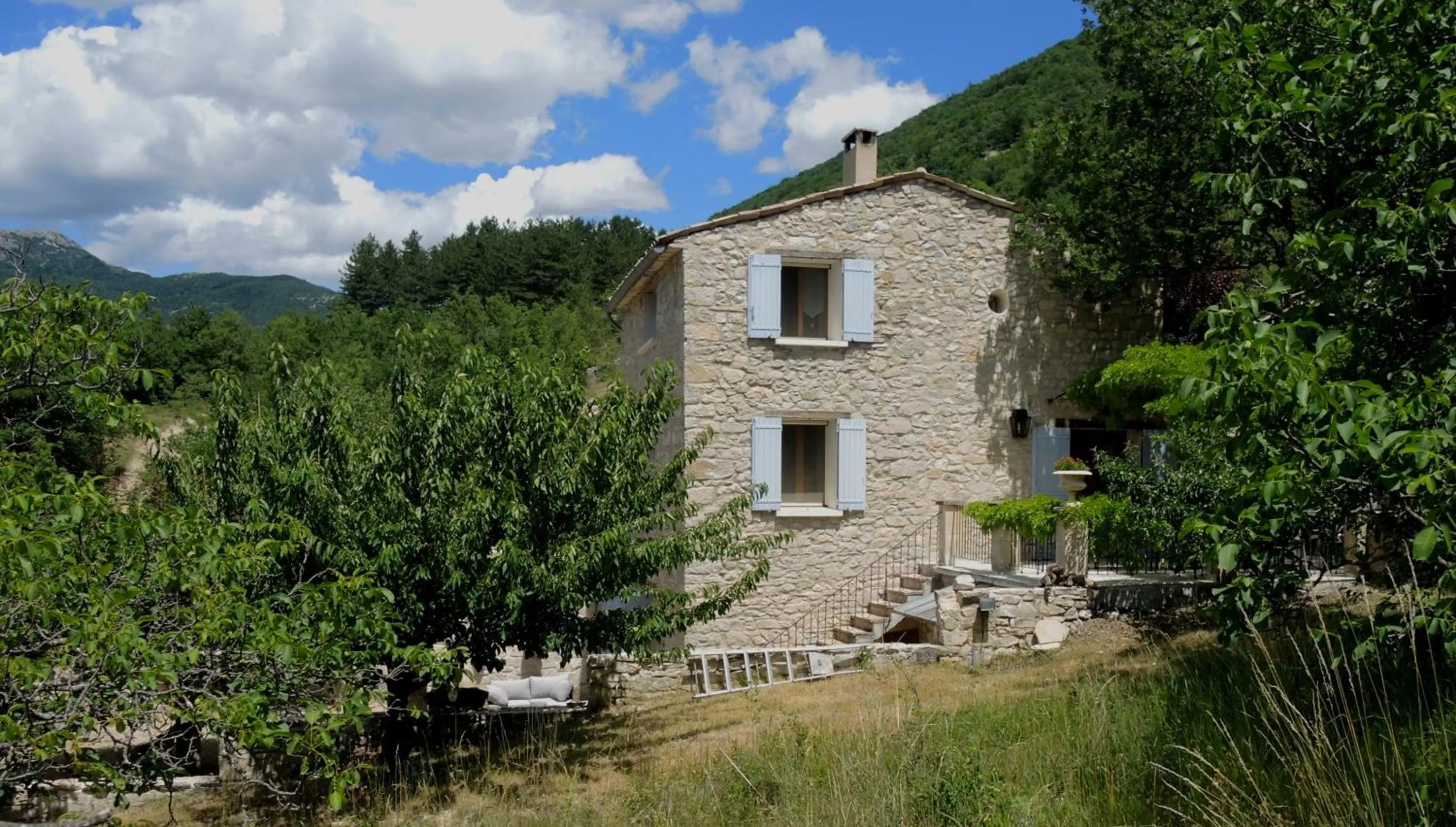 Property building in B&B Le Deffends de Redon