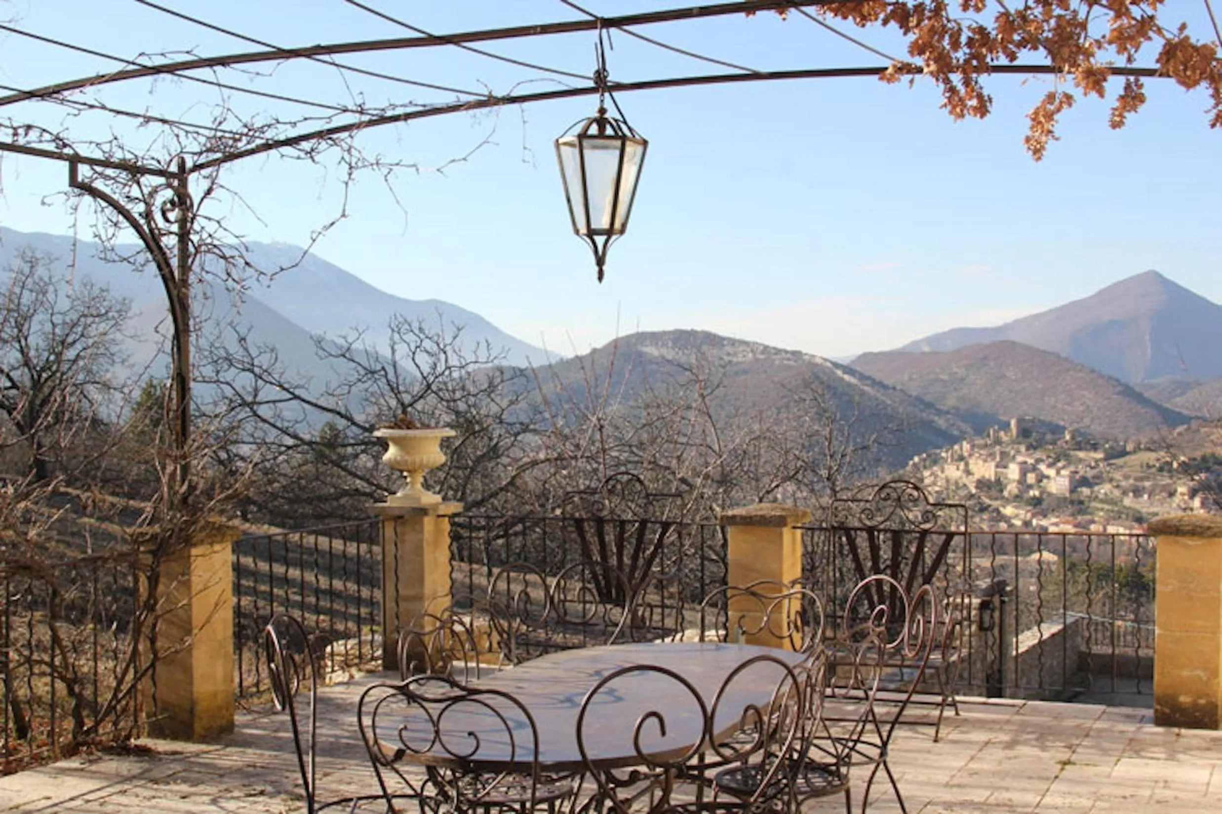 Patio in B&B Le Deffends de Redon