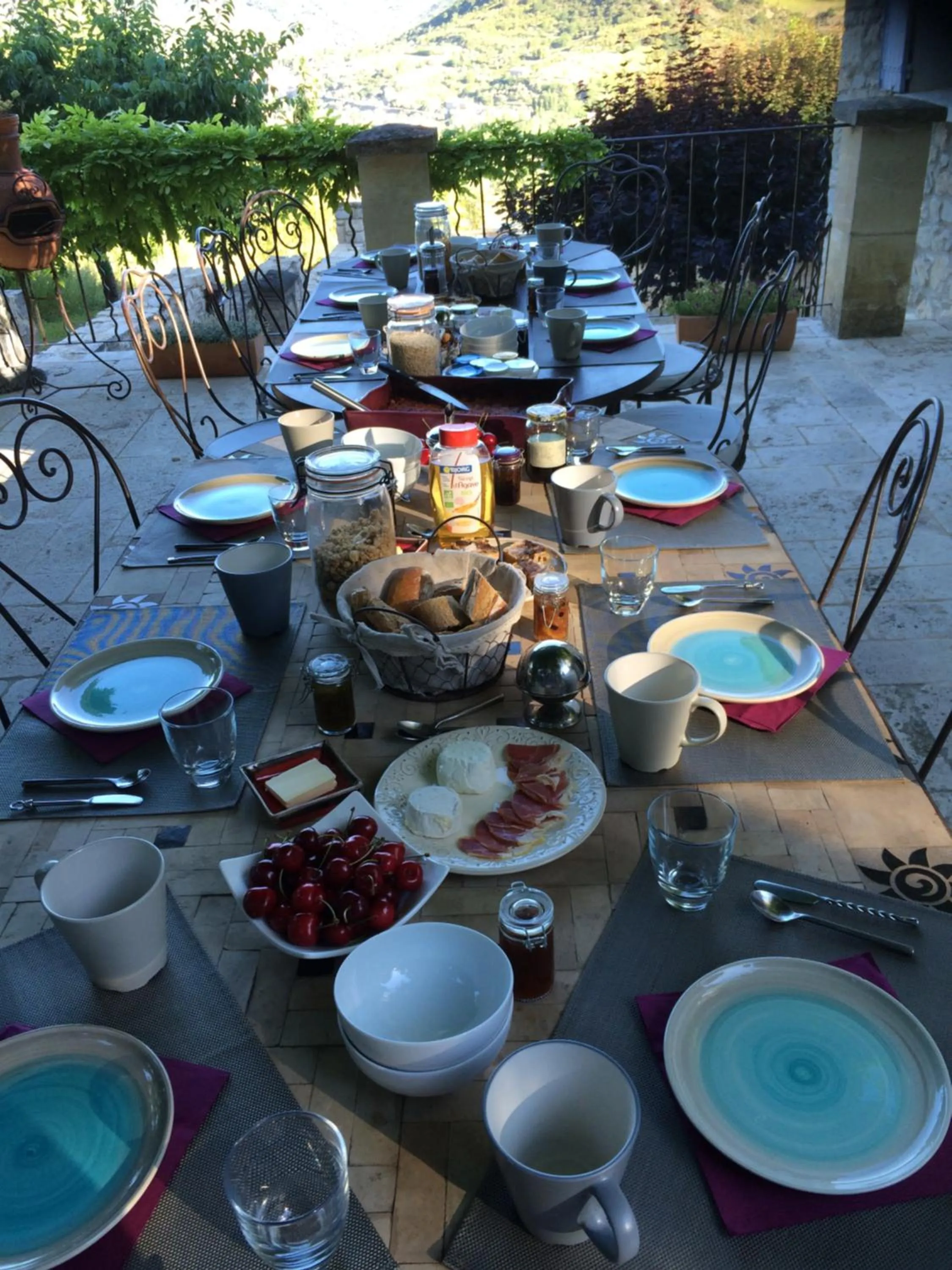 Patio in B&B Le Deffends de Redon