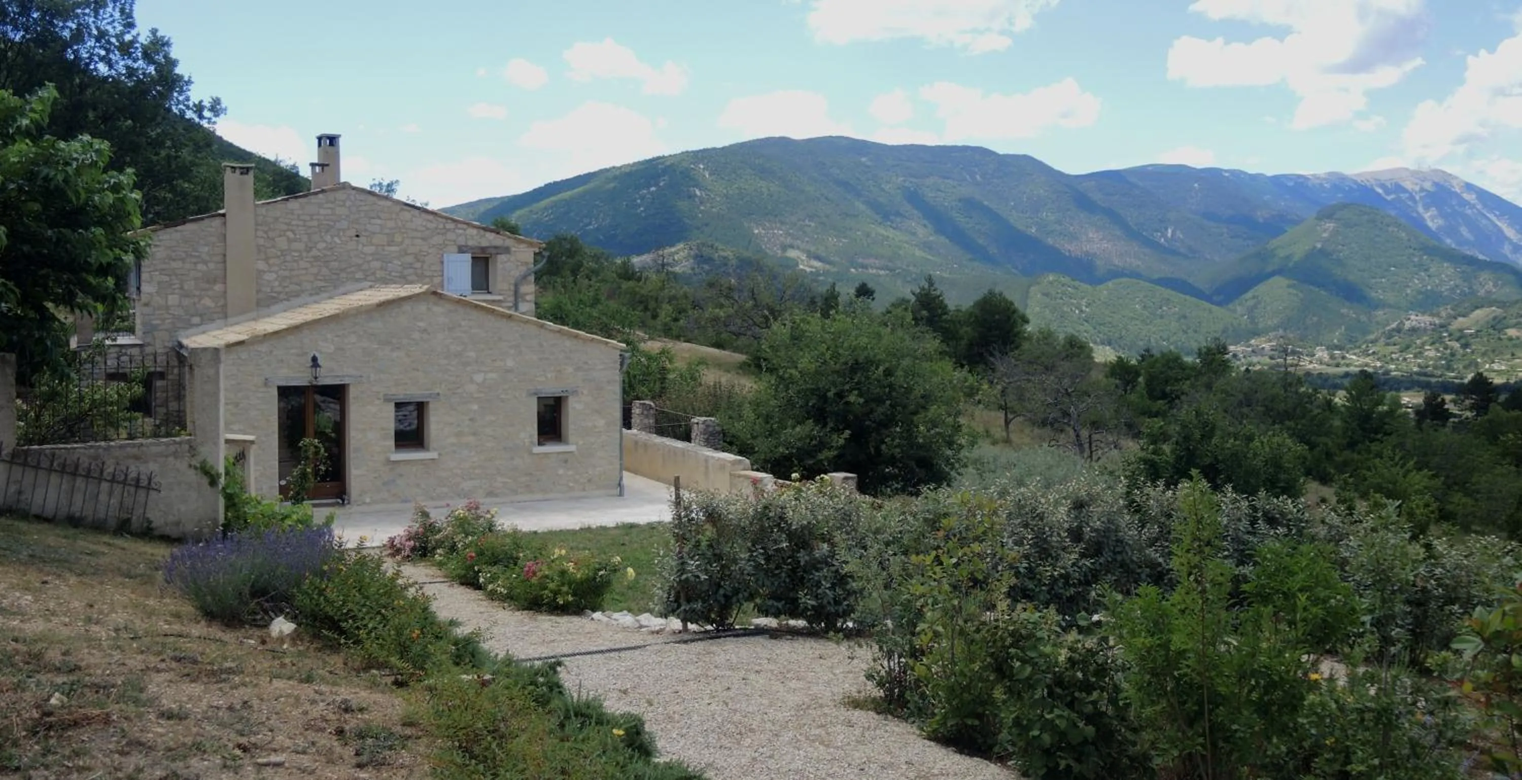 Property building in B&B Le Deffends de Redon