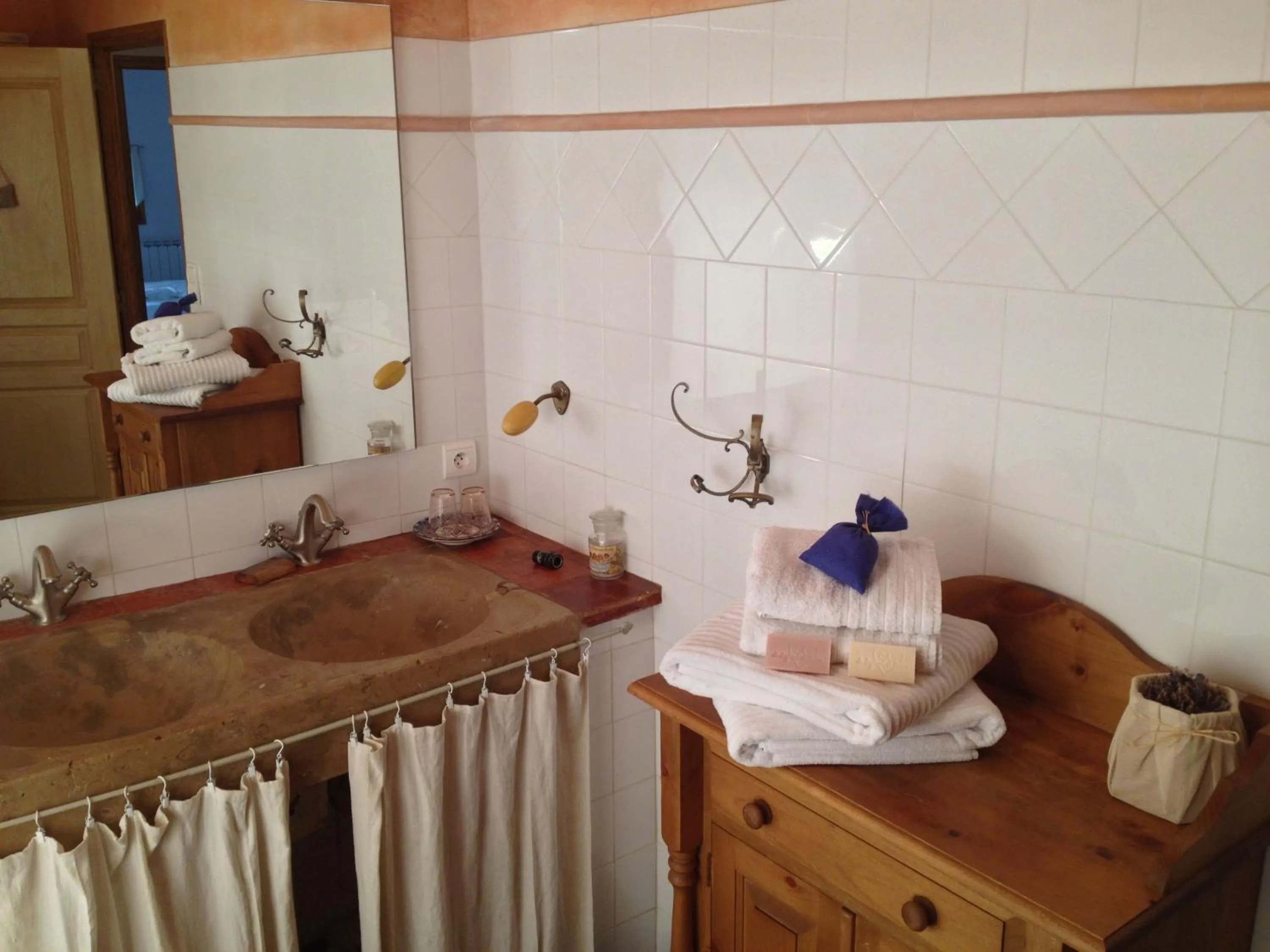 Bathroom in B&B Le Deffends de Redon