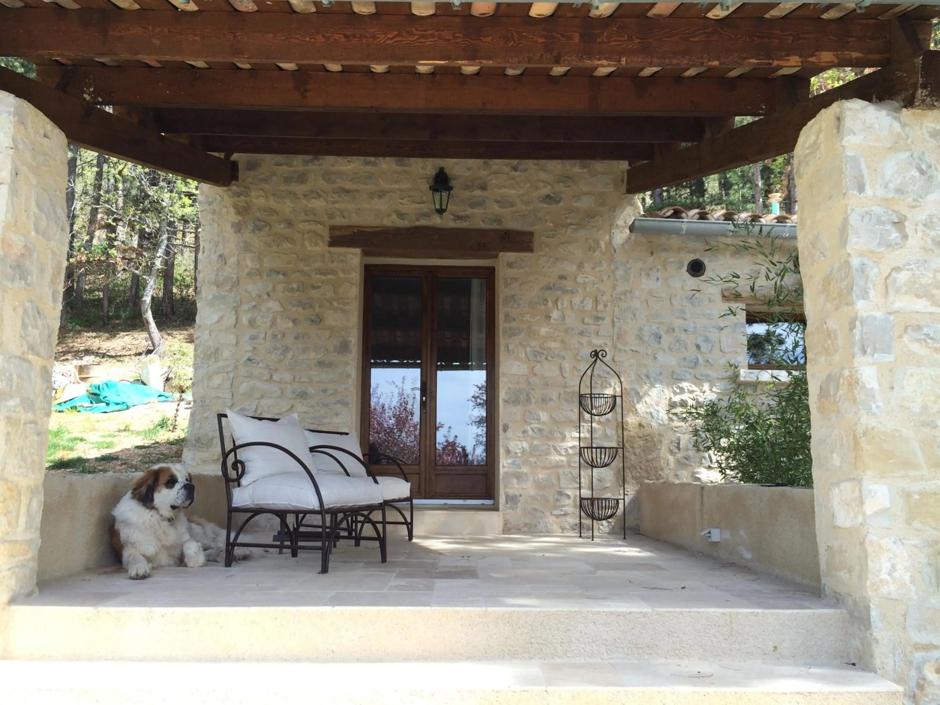 Patio in B&B Le Deffends de Redon